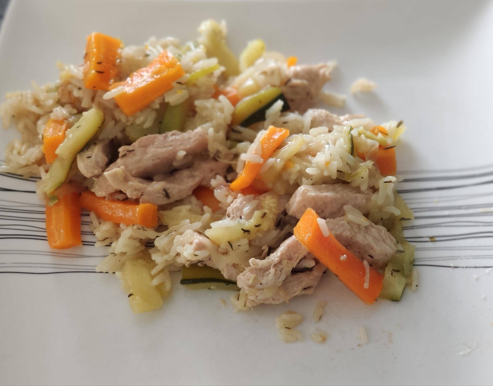 Aiguillettes de poulet avec riz thaï courgettes et carottes - Recette Cookeo V3 | Moulinex