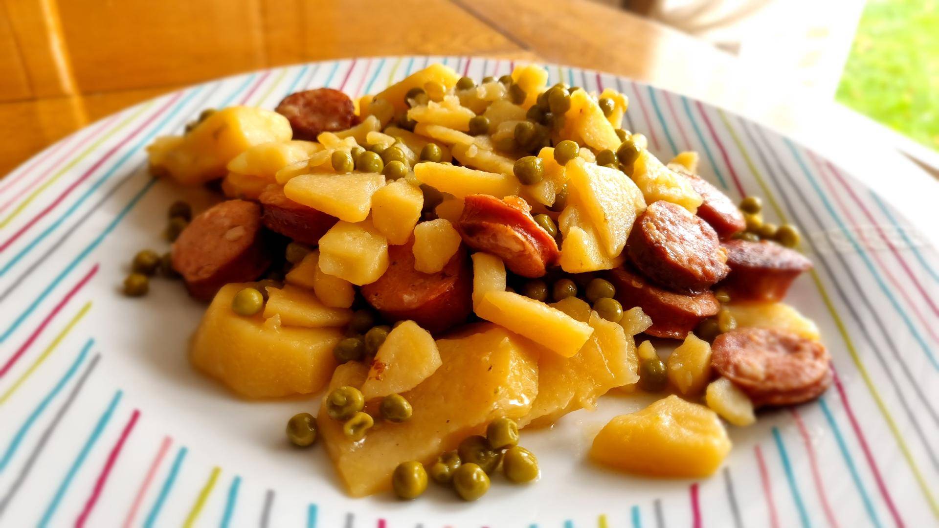 Ragoût petits pois, pommes de terre et saucisses - Recette Cookeo | Moulinex