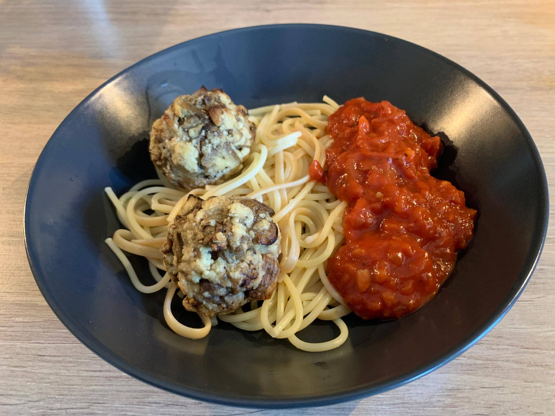 Pâtes aux boulettes veggie et sauce tomate maiso - Recette Companion Connect XL | Moulinex