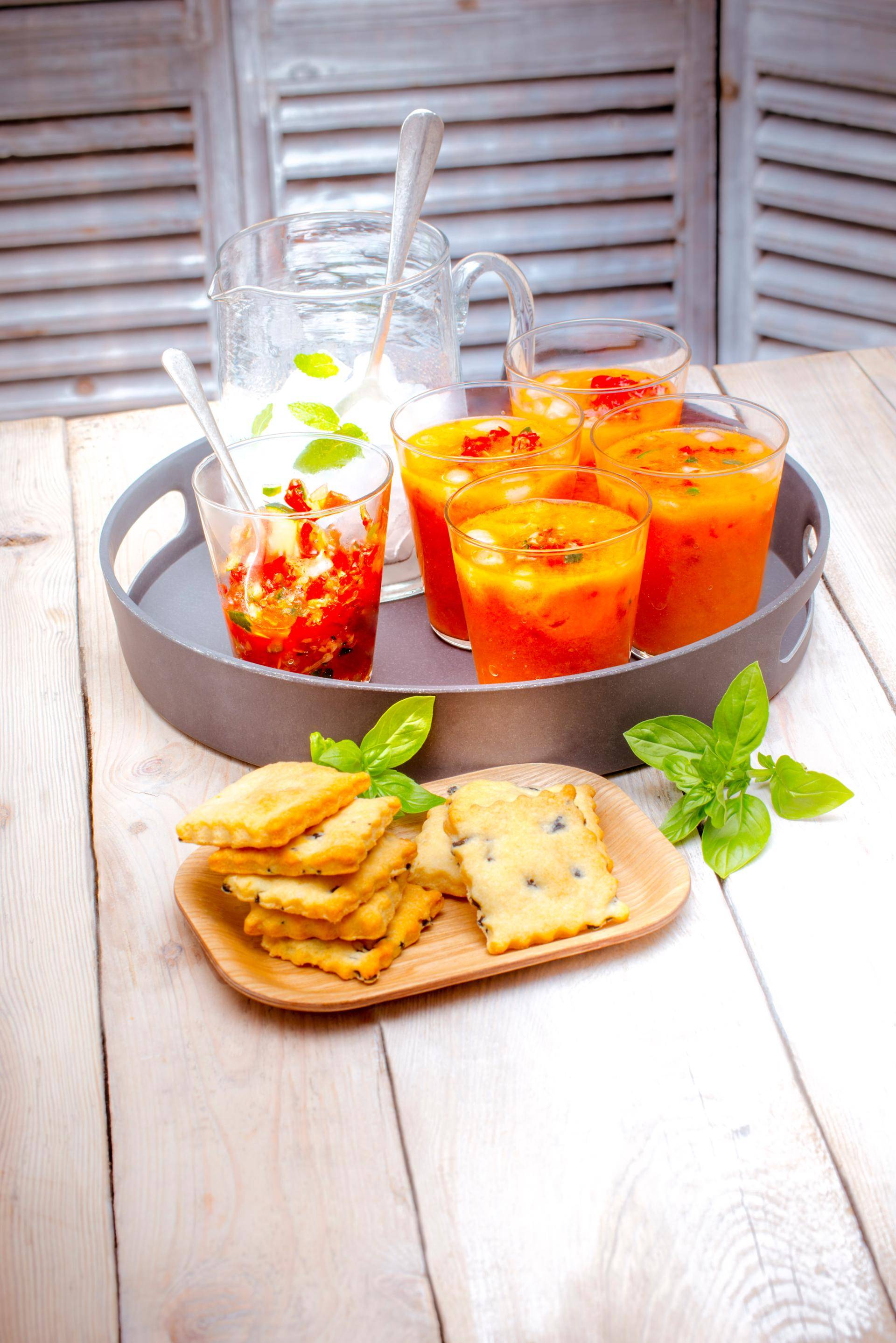 Soupe de tomates, tartare de légumes et sablés aux olives - Recette Companion Connect | Moulinex