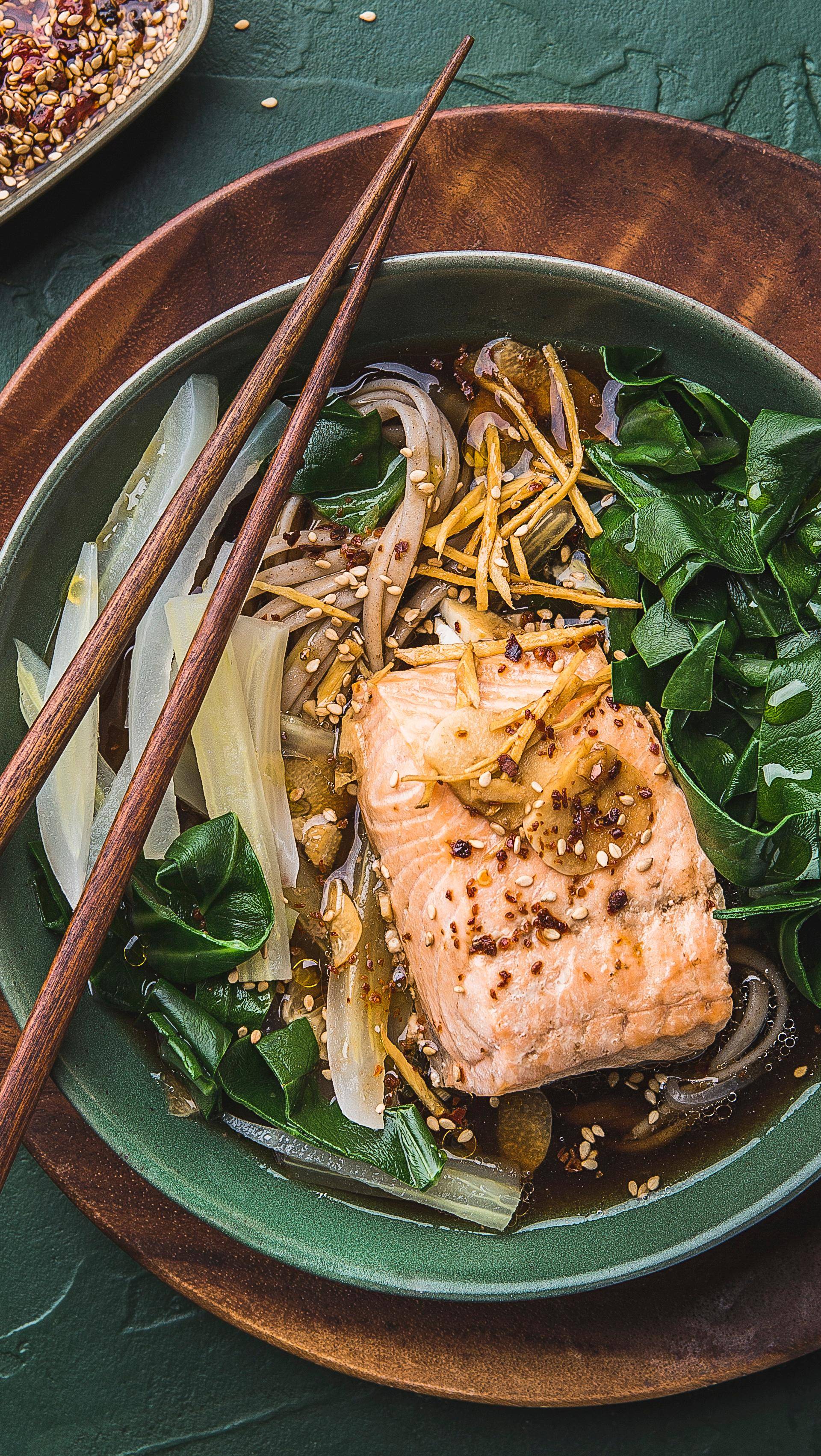 Blettes et saumon en bouillon Teriyaki - Recette Cuiseur vapeur | Moulinex