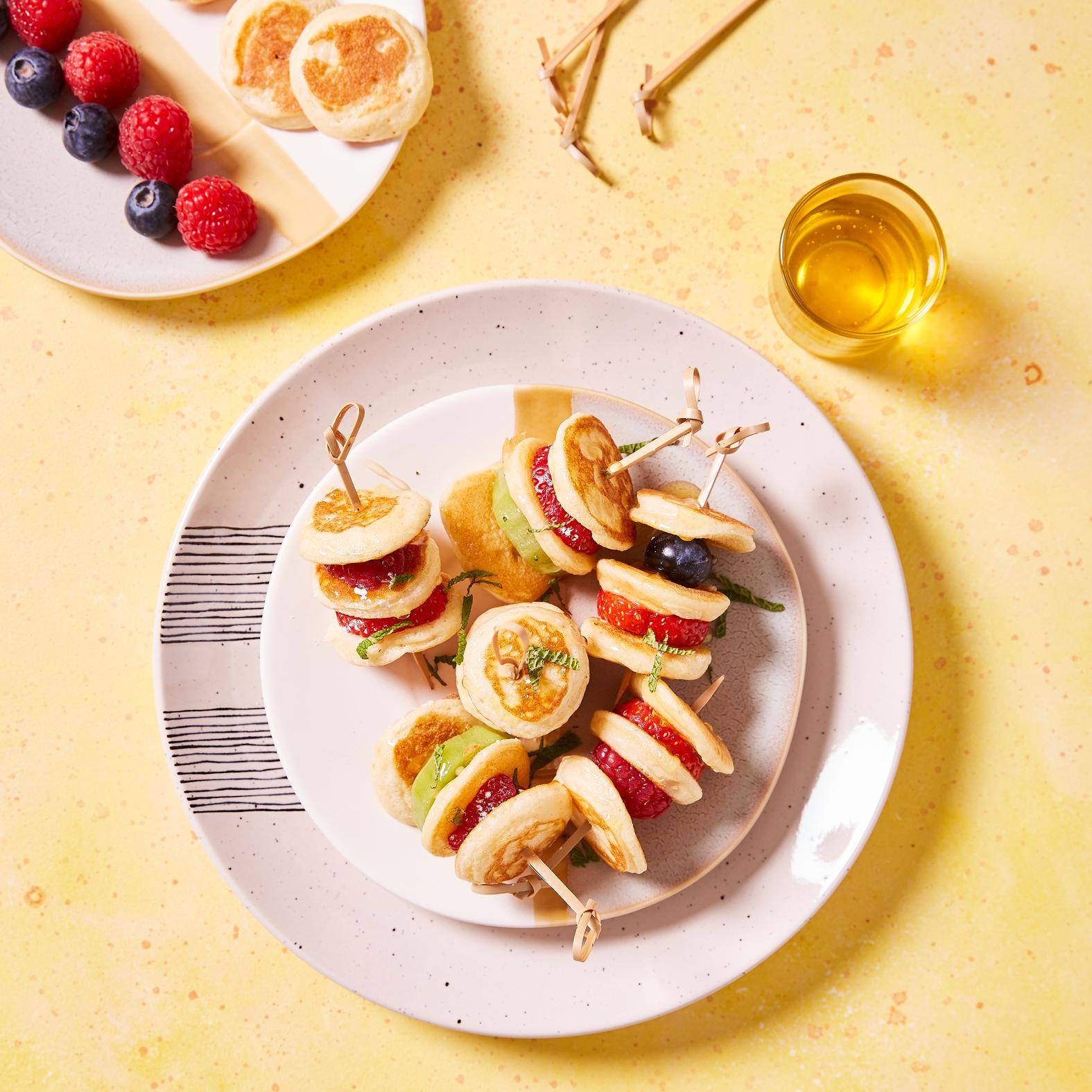 Brochettes de mini pancakes et fruits - Recette Perfectmix + | Moulinex