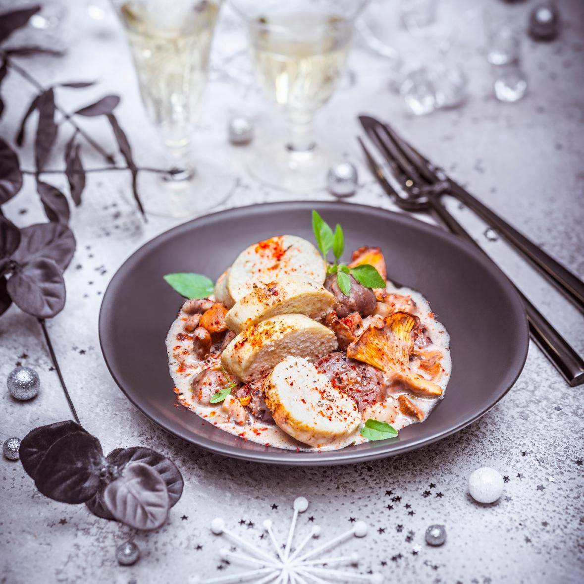 Boudin blanc maison, mijoté de châtaignes et girolles - Recette Companion | Moulinex