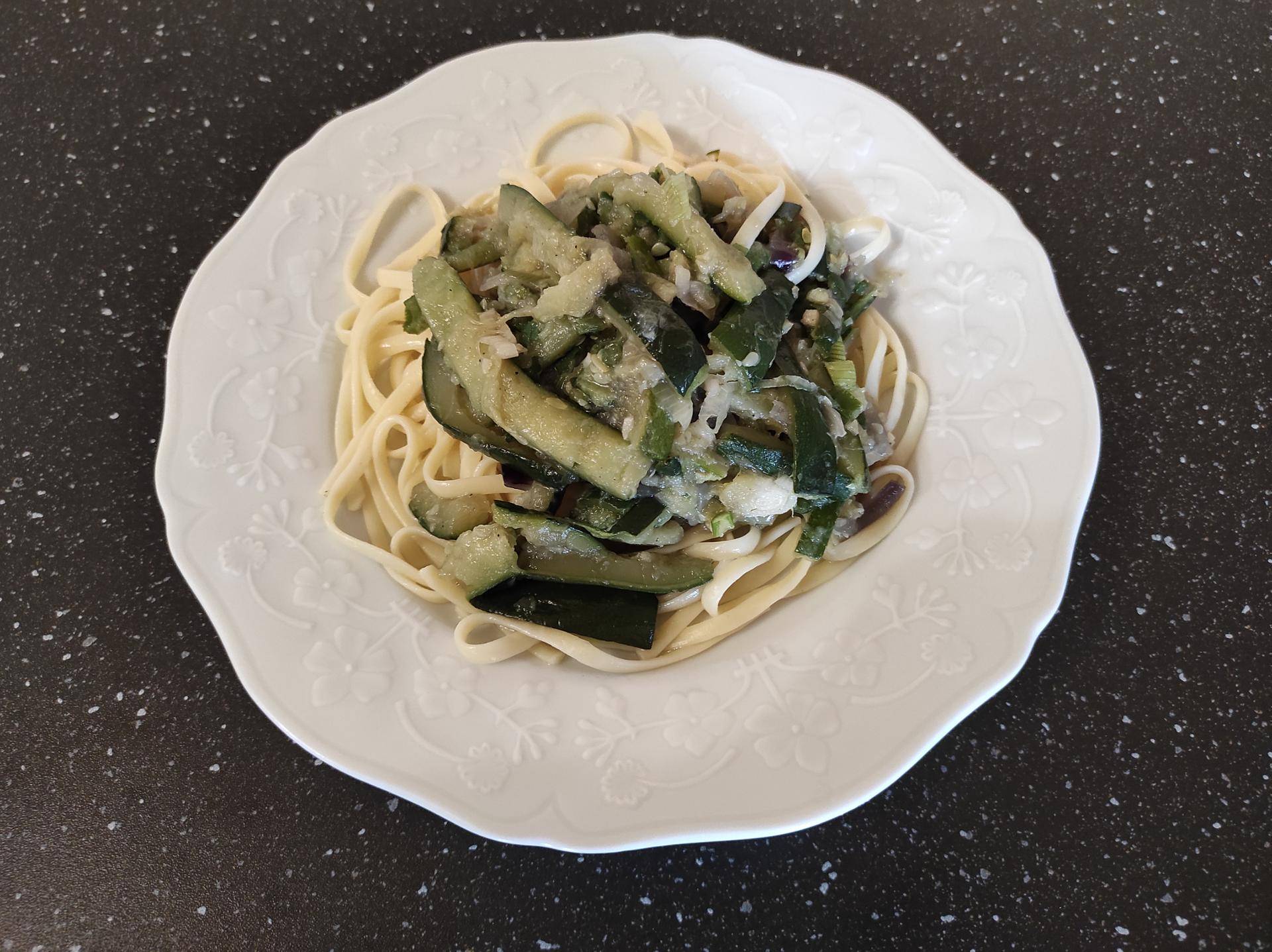 Courgettes aux cébettes et gingembre - Recette Cookeo | Moulinex