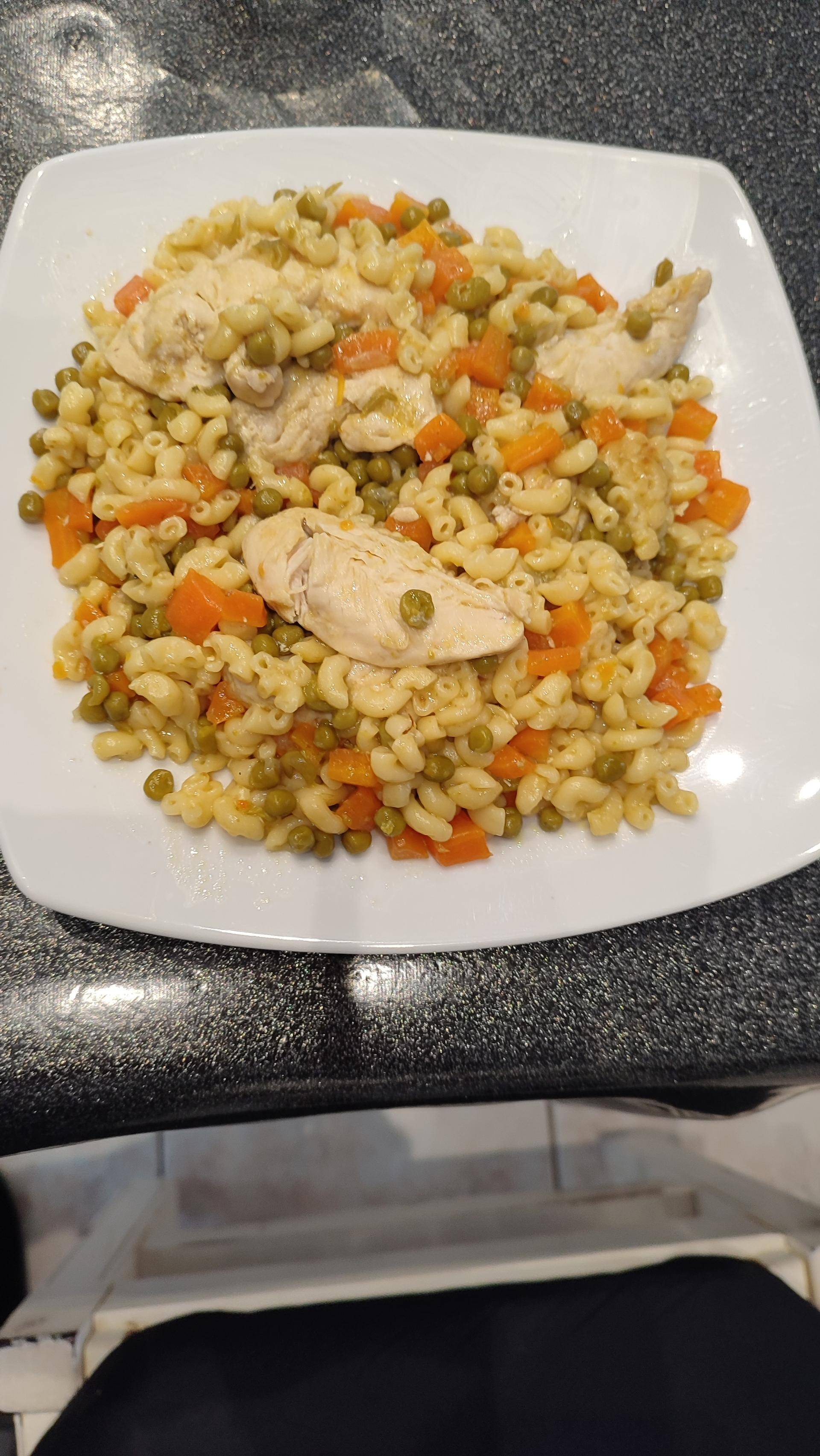 Coquillettes aux légumes et aiguillettes de poulet - Recette Cookeo | Moulinex