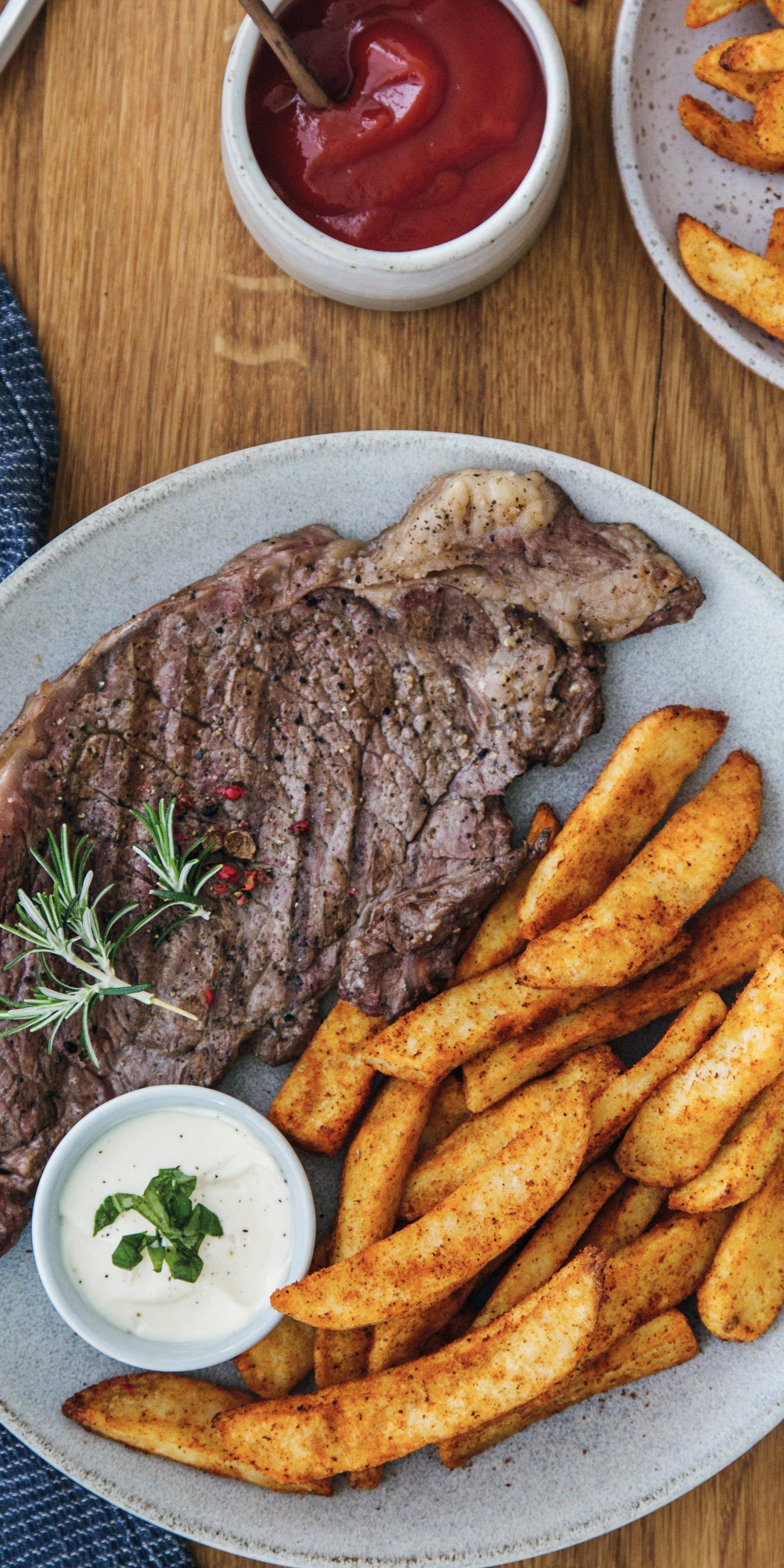 Gegrilde steaks met diepvriesfrietjes - Recette Dual EasyFry&Grill | Moulinex