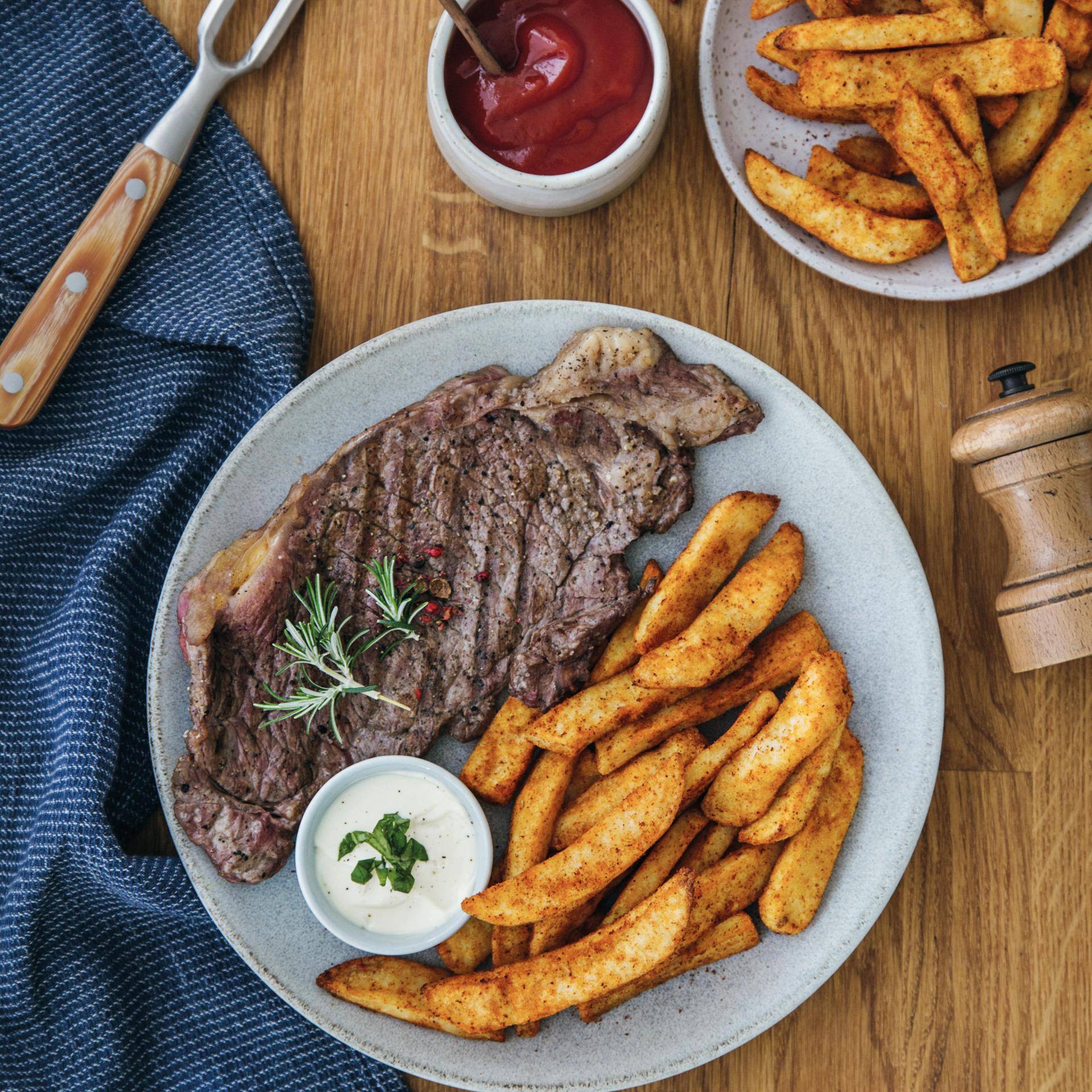 Gegrilde steaks met diepvriesfrietjes - Recette Dual EasyFry&Grill | Moulinex