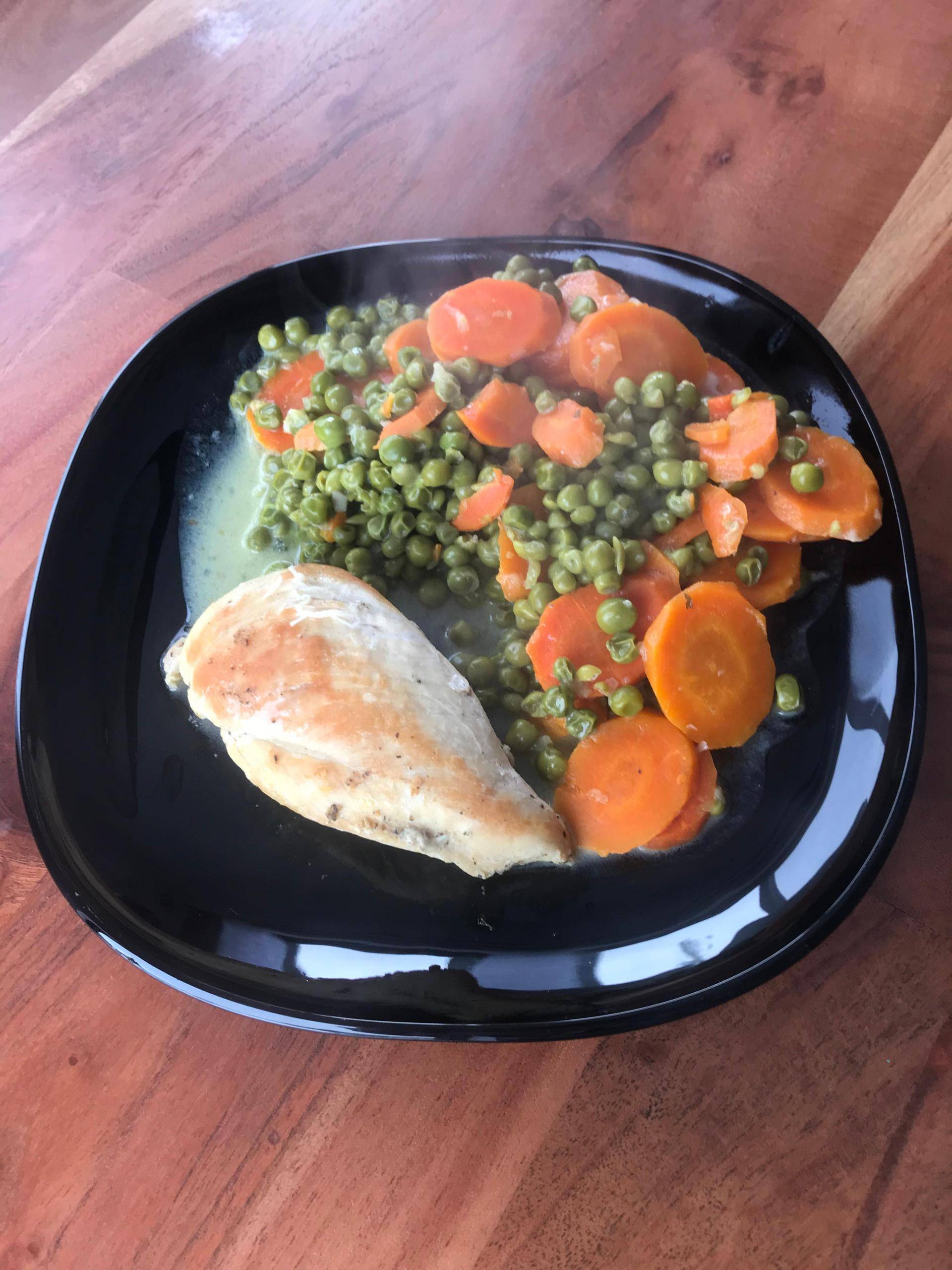 Escalopes de poulet aux petits pois et carottes - Recette Cookeo | Moulinex