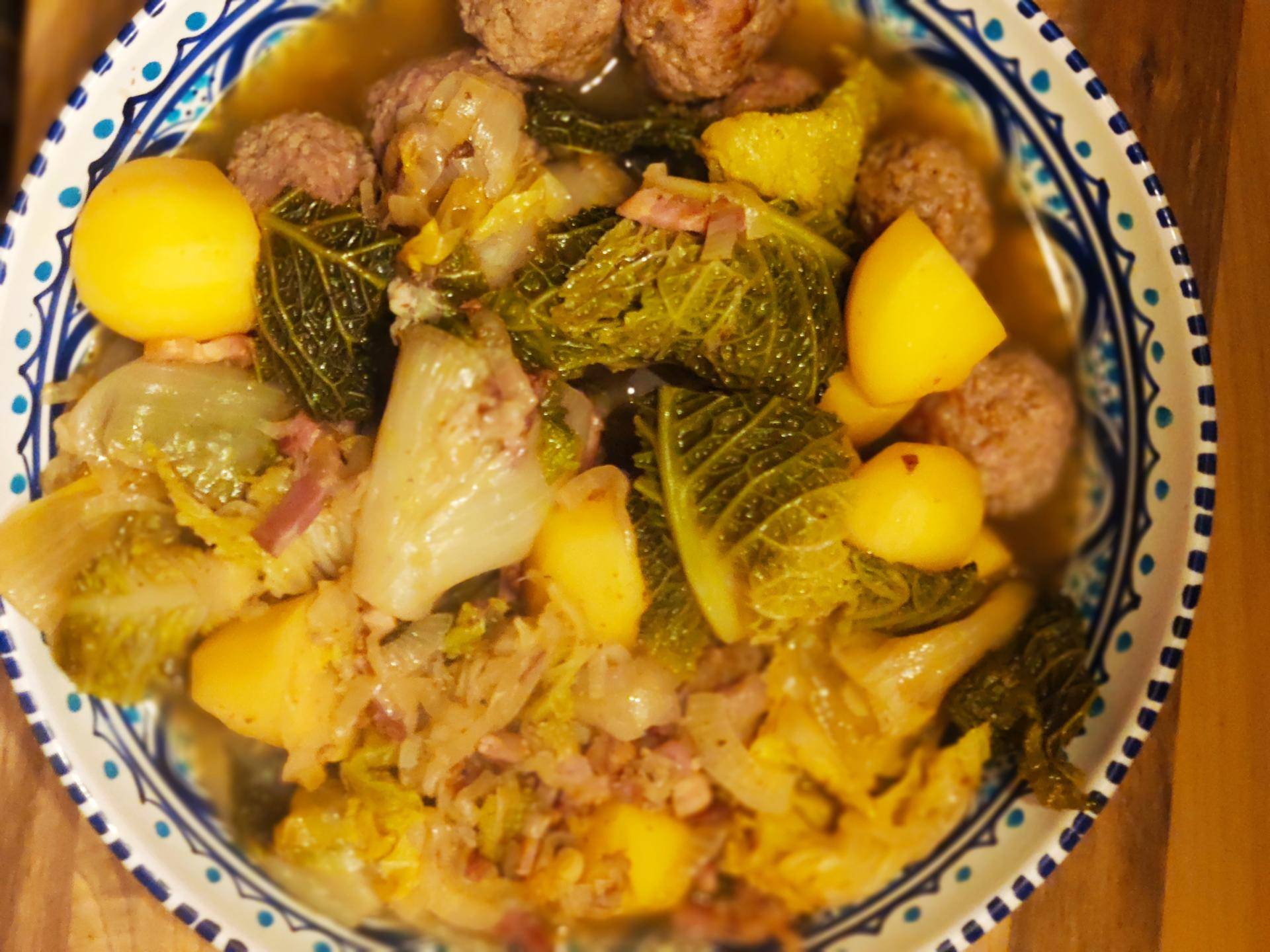 Boulettes aux chicons et chou vert, pommes de terre aux lardons - Recette Cookeo | Moulinex