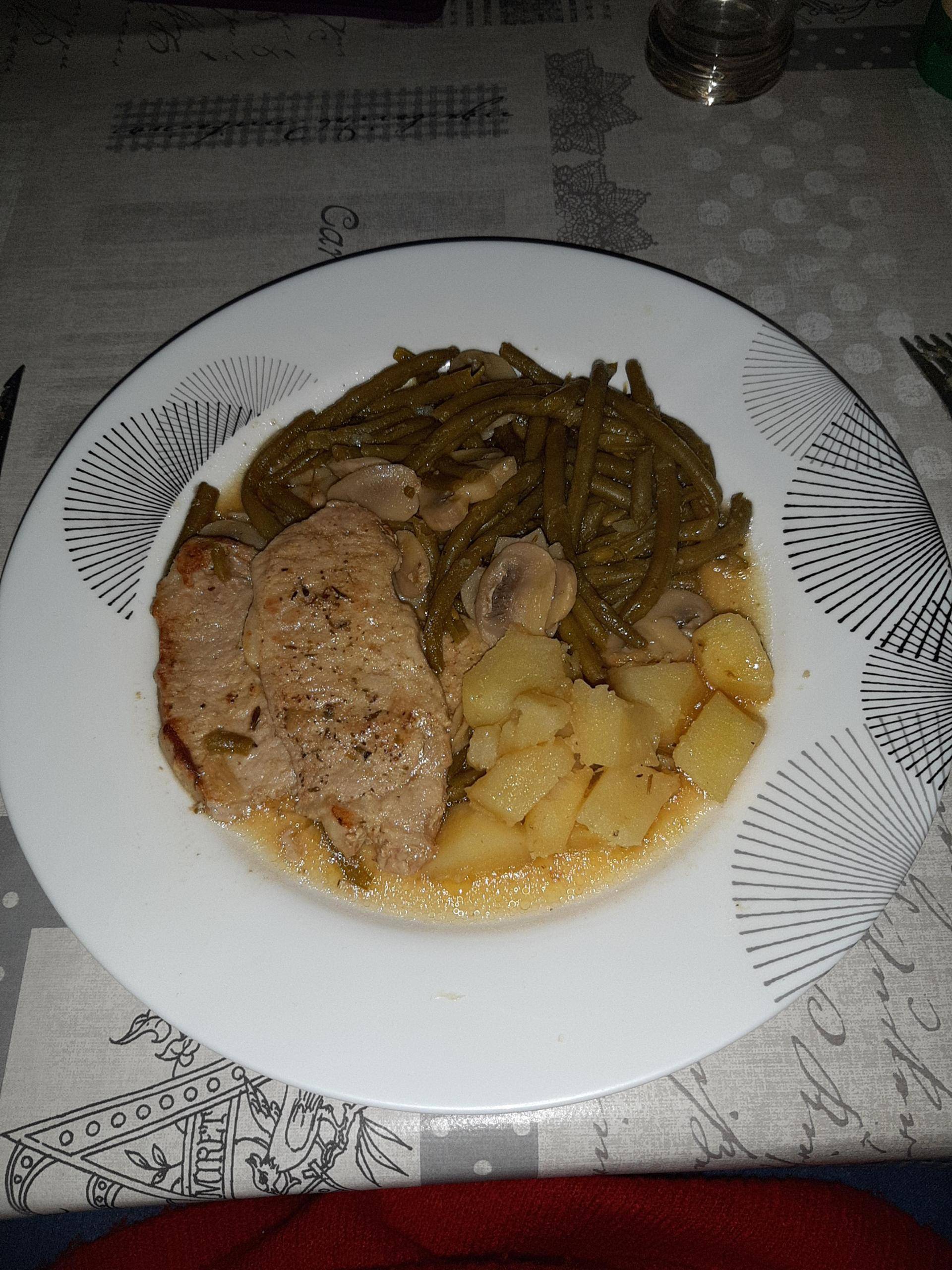 CÔTES DE PORC, POMMES DE TERRES, HARICOTS VERTS ET CHAMPIGNONS - Recette Cookeo | Moulinex