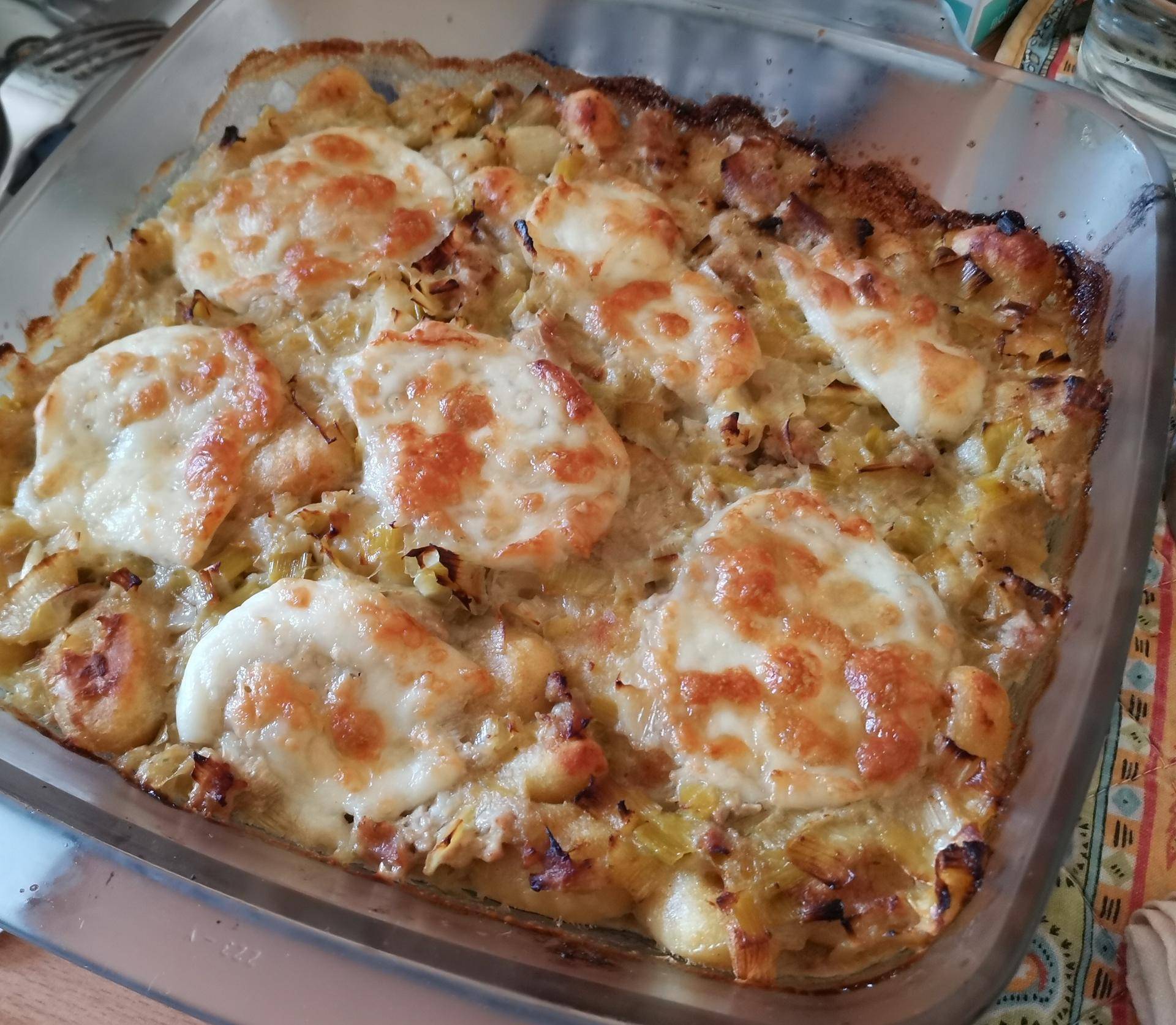 Gratin de gnocchis aux poireaux, thon et mozzarella - Recette Companion Connect XL | Moulinex