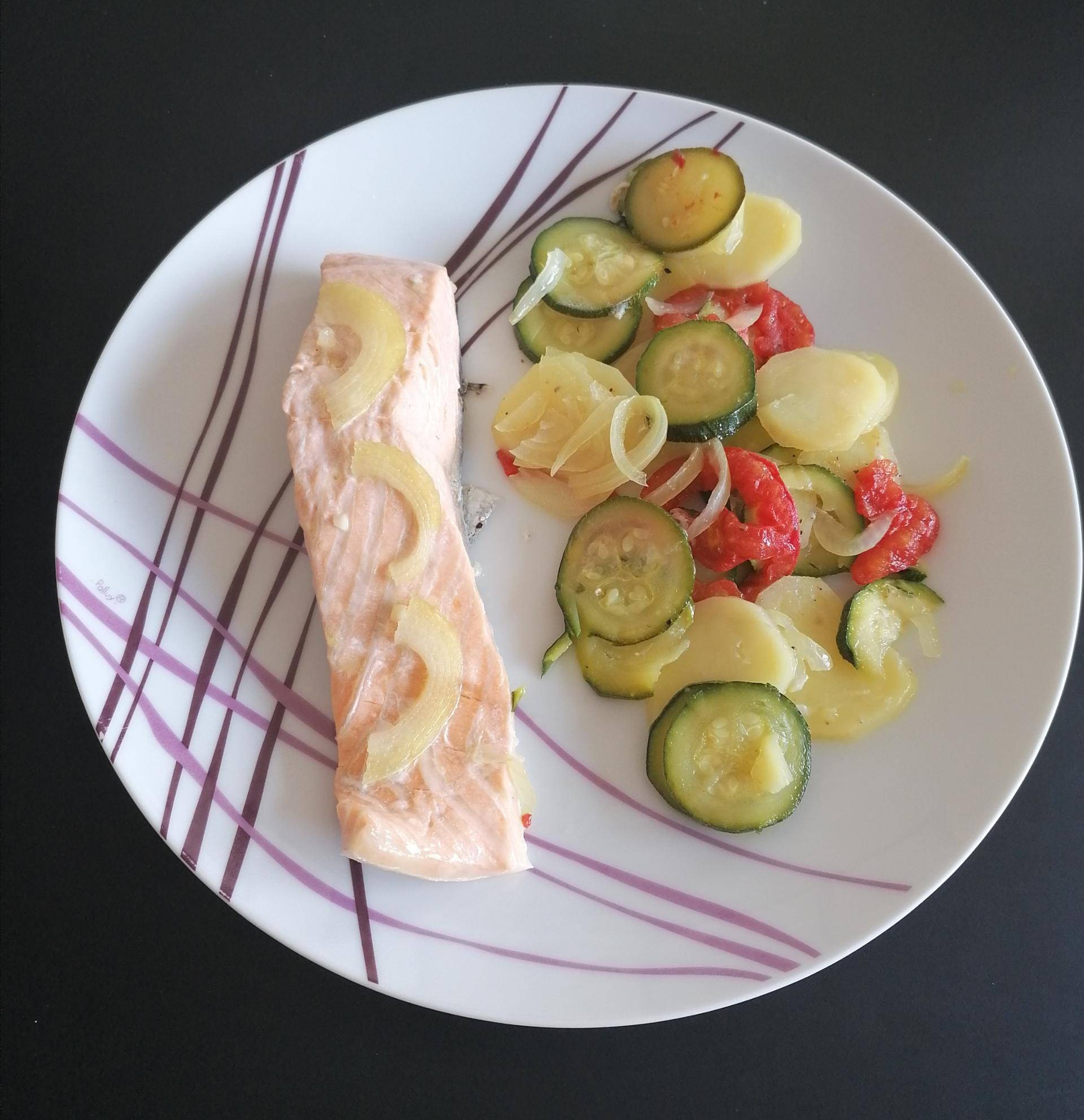 Saumon sur lit de courgette, tomates et pommes de terre - Recette Cookeo | Moulinex