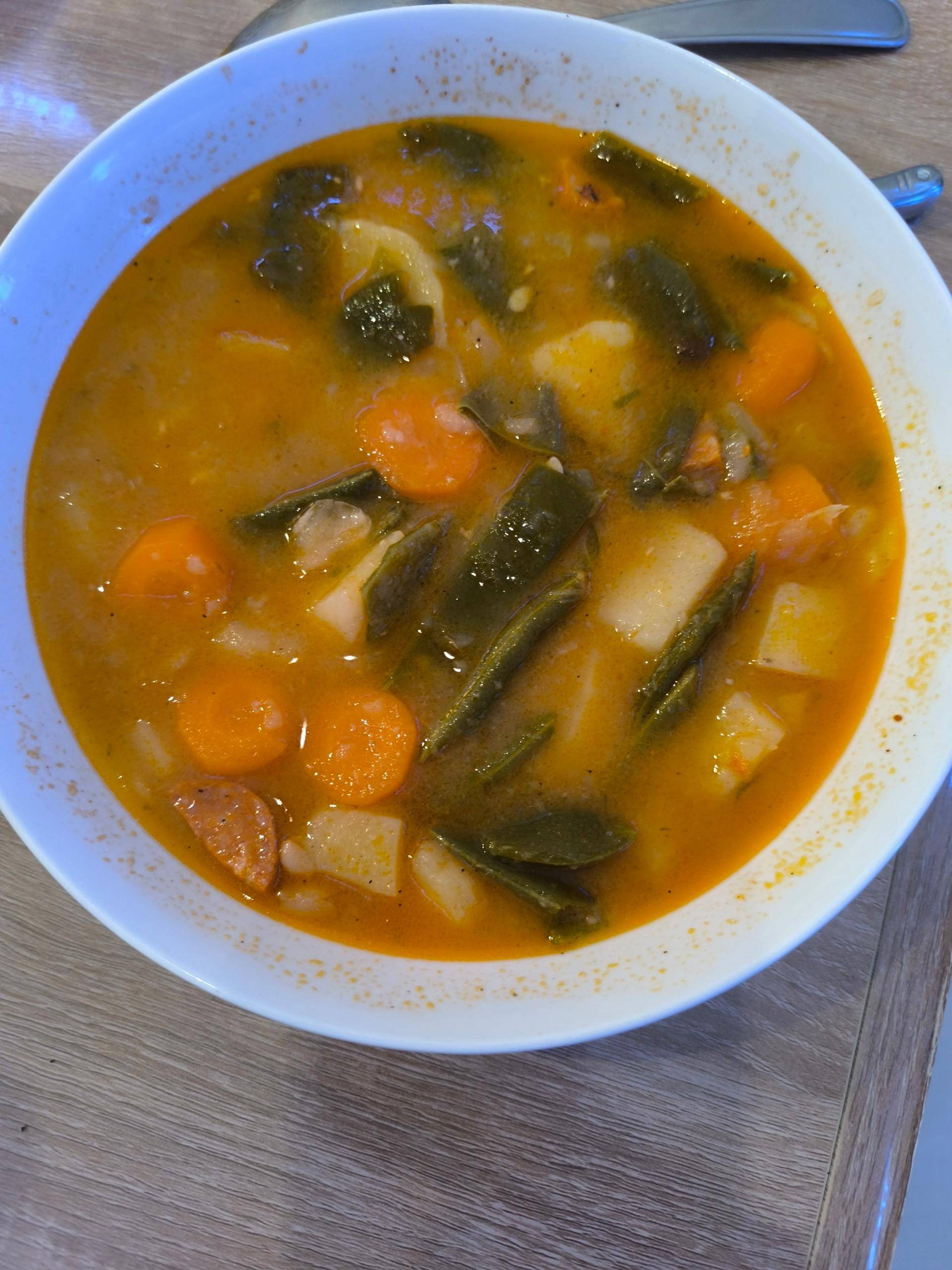 Soupe portugaise au haricots blanc - Recette Cookeo V3 | Moulinex