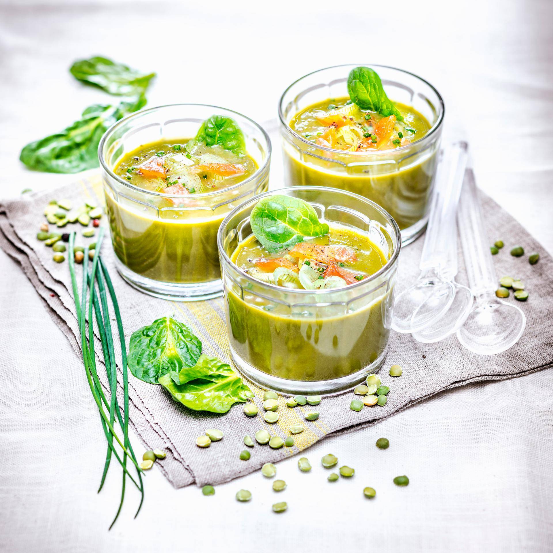 Velouté d'épinards, pois cassés et truite fumée - Recette Companion | Moulinex