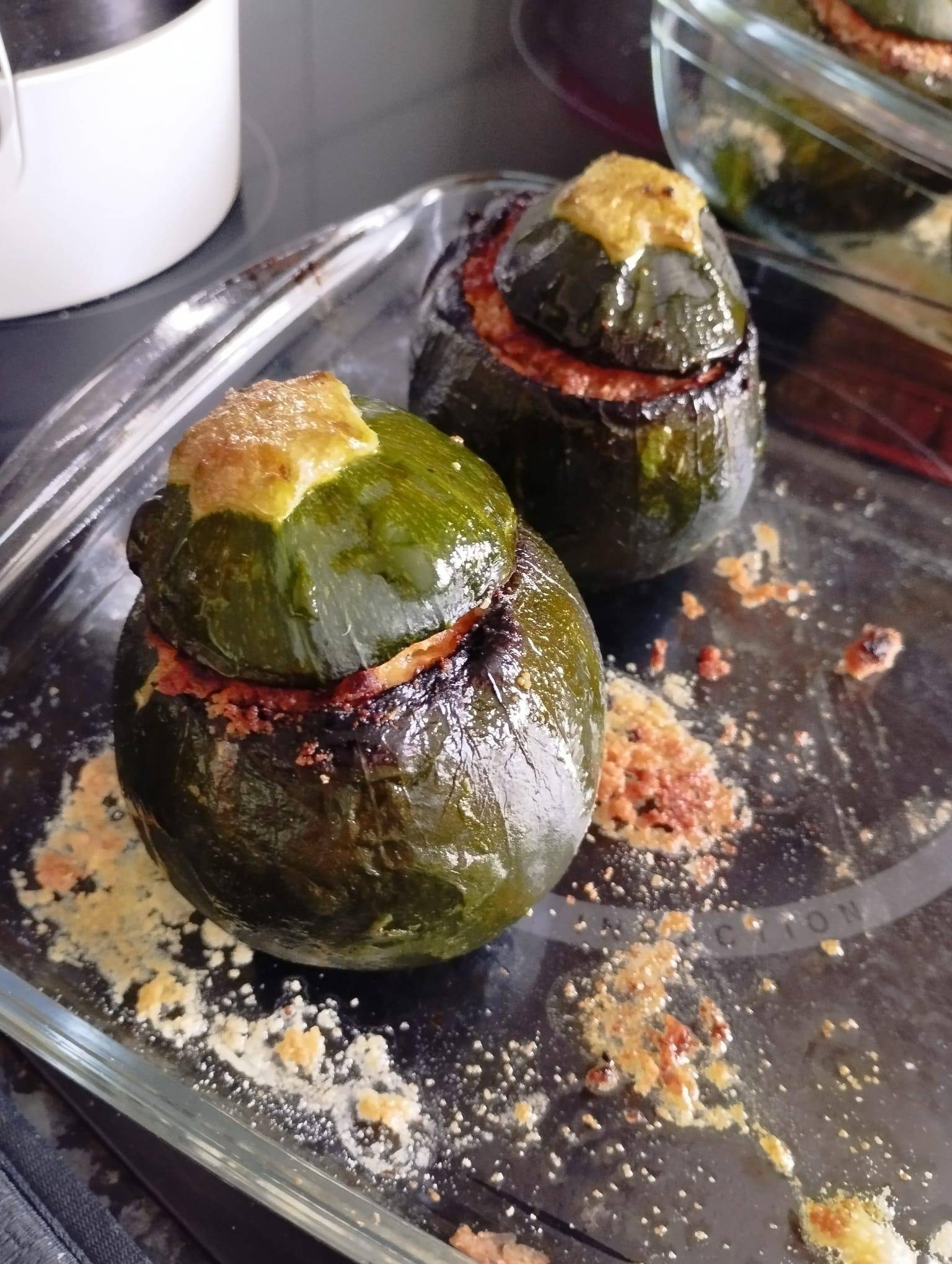 Courgettes rondes farcies aux légumes, chèvre et chorizo avec son crumble au parmesan - Recette Companion XL | Moulinex