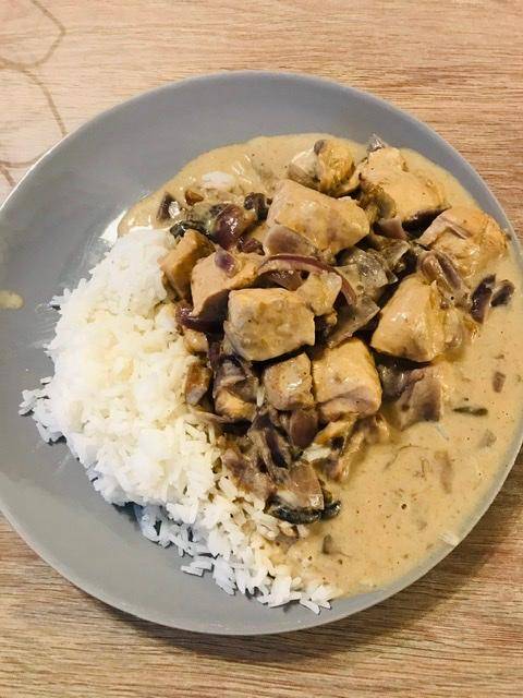 Poulet sauce moutarde et oignons rouges - Recette Cookeo | Moulinex