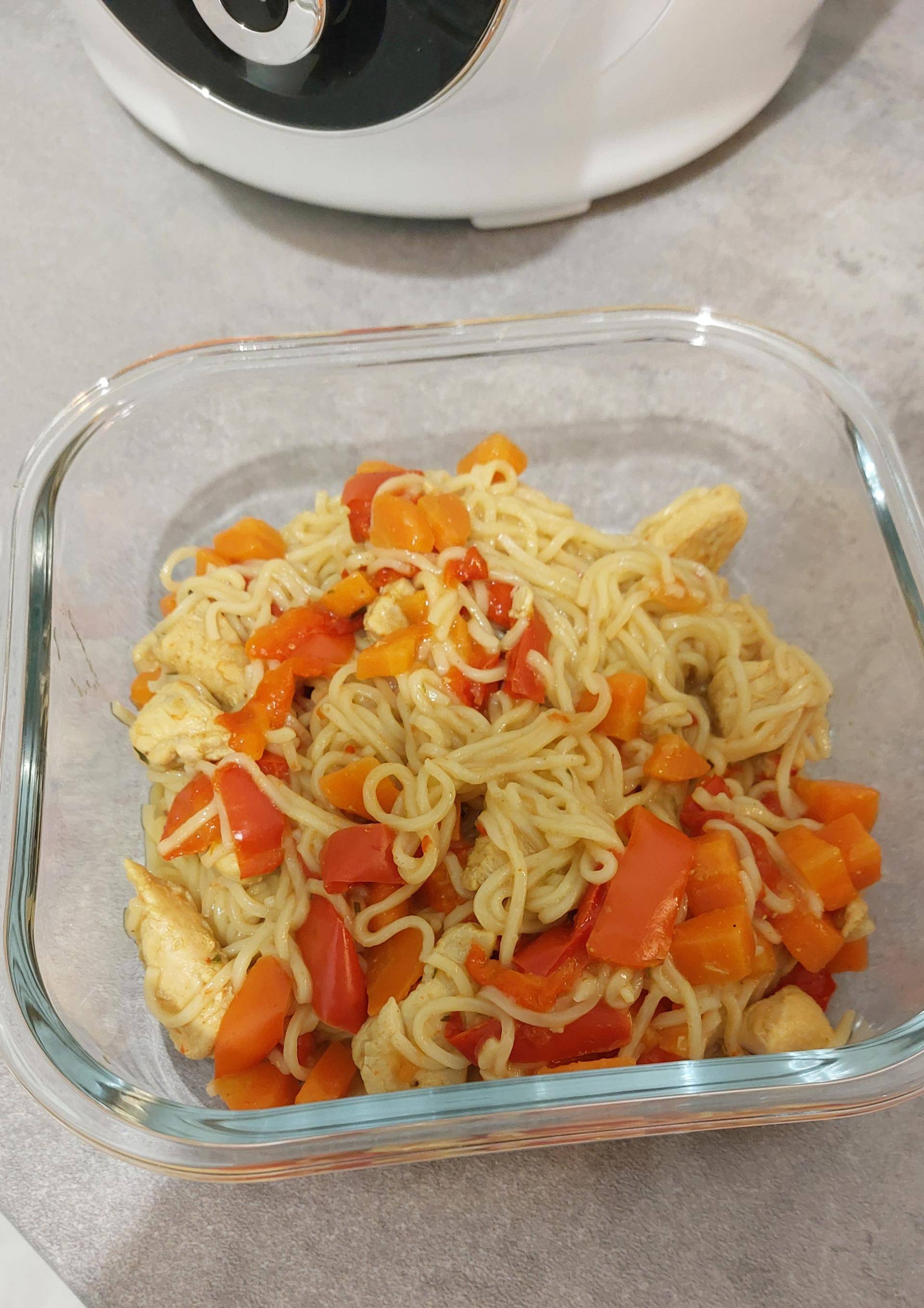 Nouilles chinoises au poulet et légumes de Chloé - Recette Cookeo | Moulinex