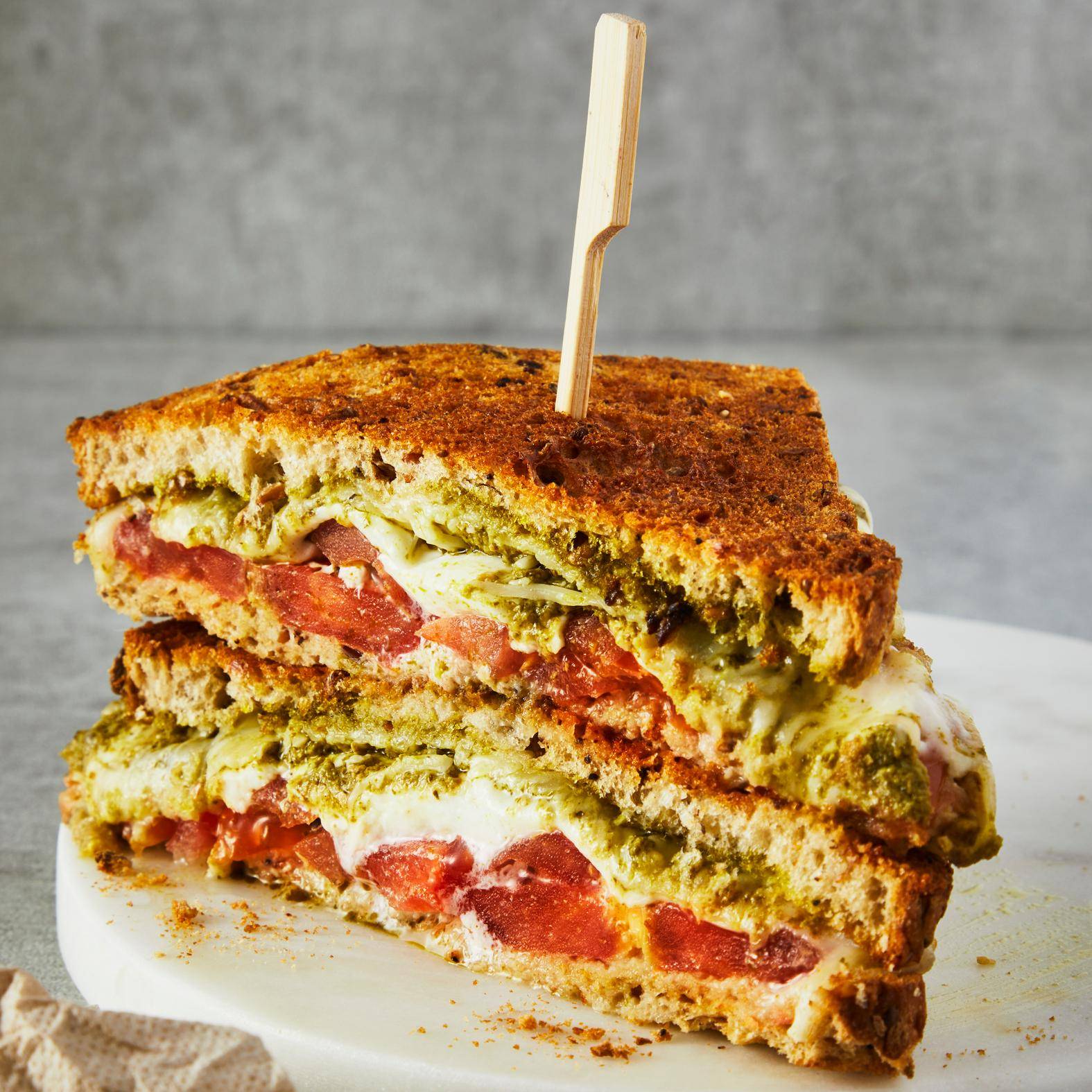 Sandwich italien grillé, tomates, pesto et mozzarella - Recette Easy Fry Max | Moulinex