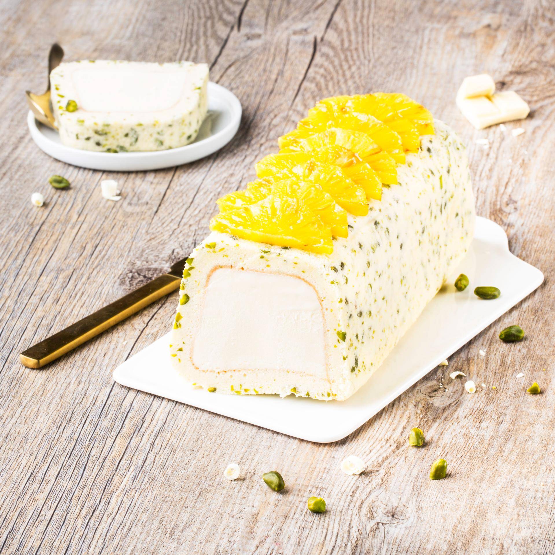 Bûche glacée chocolat blanc fruits de la passion ananas pistache - Recette Companion | Moulinex