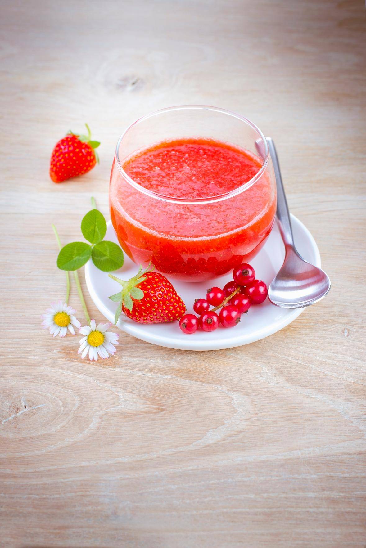 Soupe de fraises et groseilles - Recette undefined | Moulinex