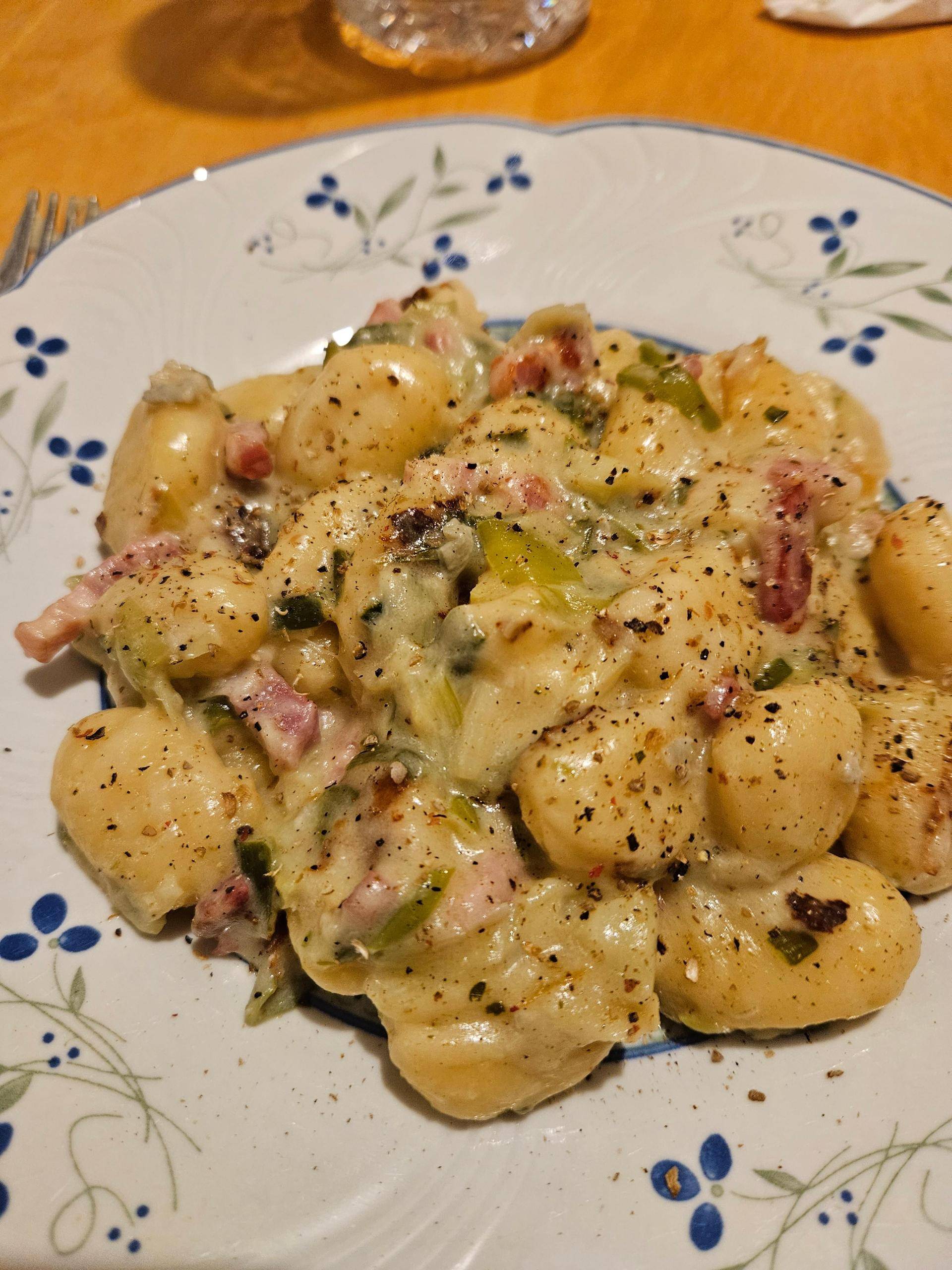Gnocchis poireaux et lardons sauce gorgonzola - Recette Cookeo V3 | Moulinex