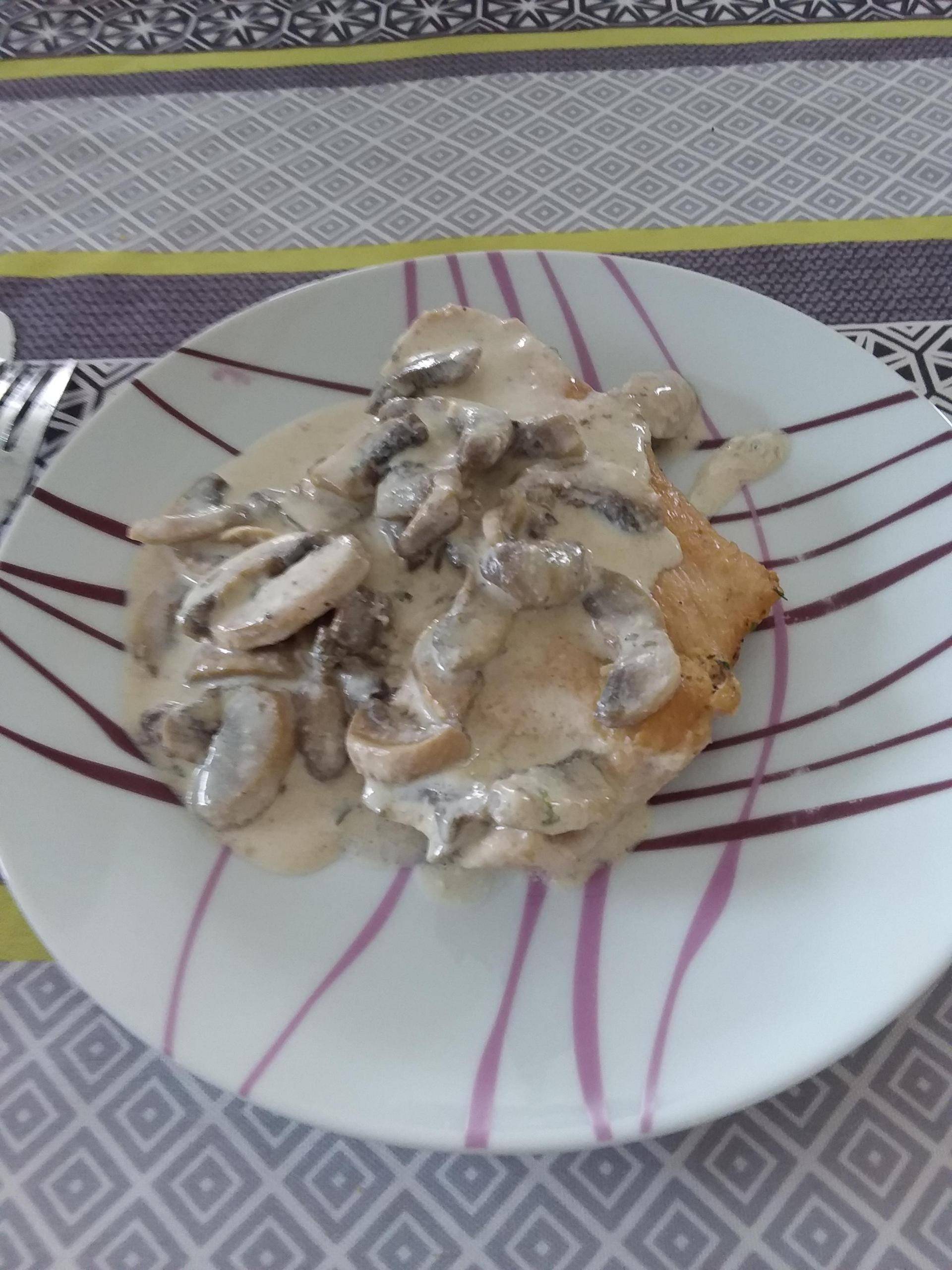 Escalopes de dinde et champignon à la crème - Recette Cookeo | Moulinex