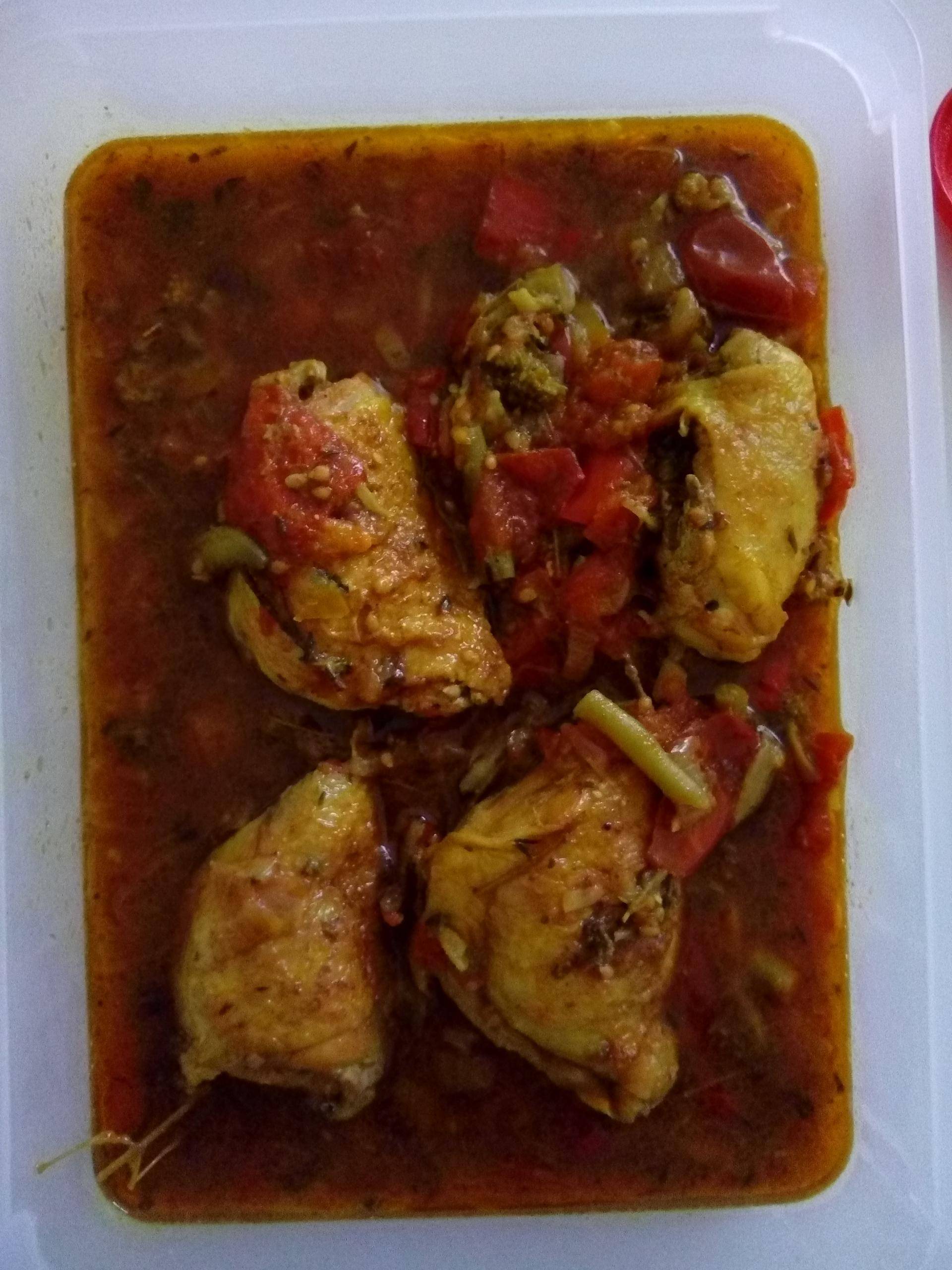 Hauts de poulet aux tomates, légumes et curcuma - Recette Cookeo | Moulinex