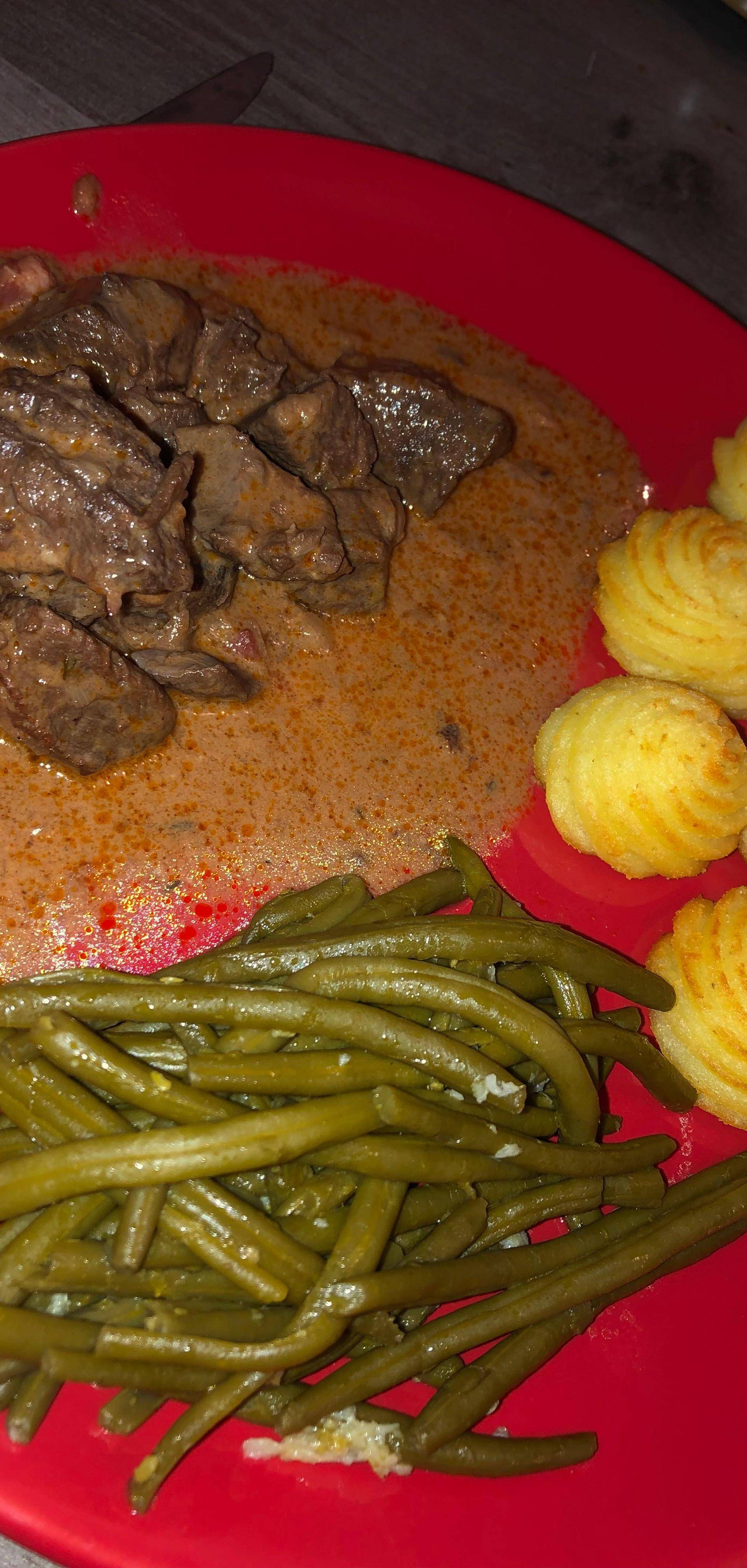 Découvrez la fondue de viande au vin rouge pour changer de la