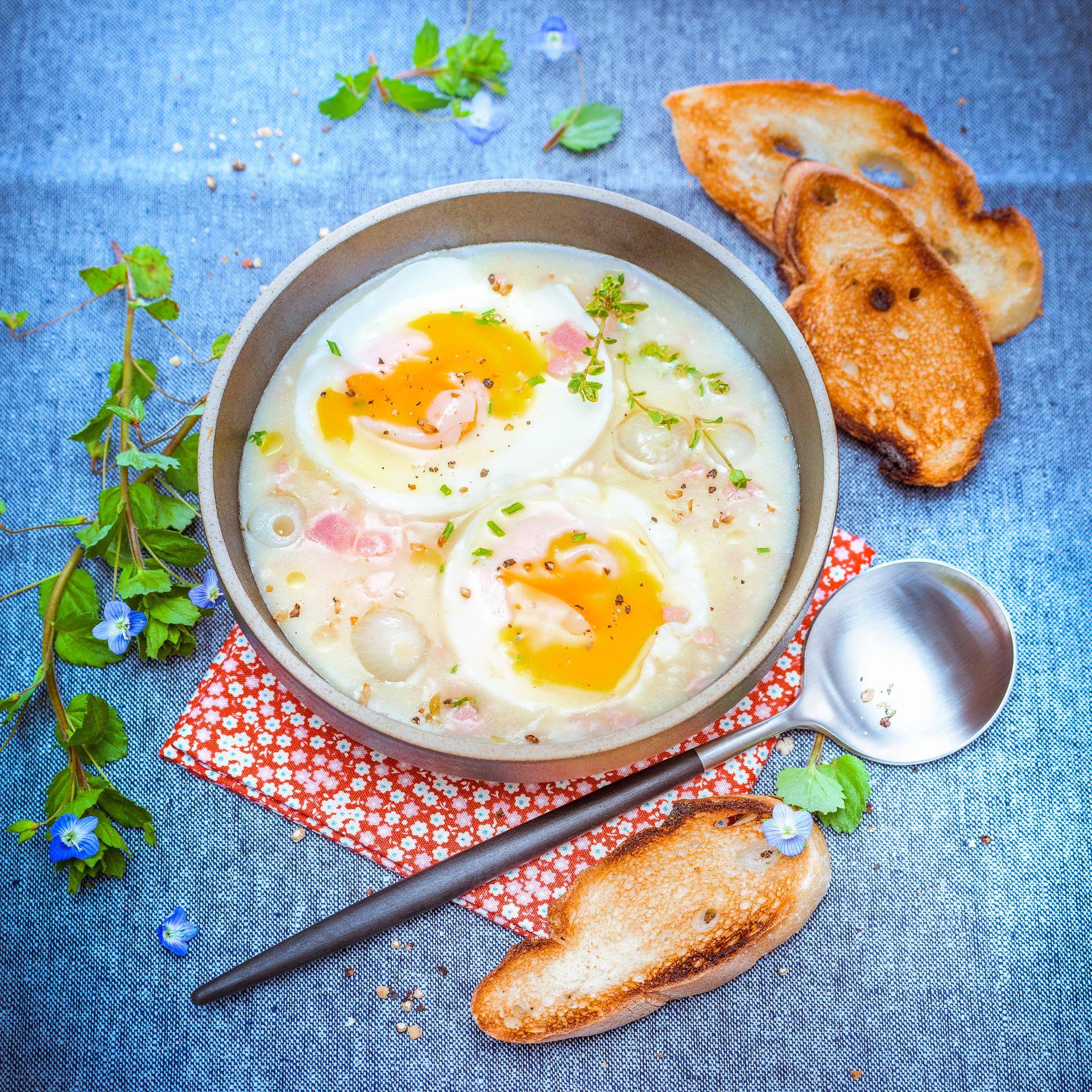 Œufs en meurettes au vin blanc - Recette Companion | Moulinex