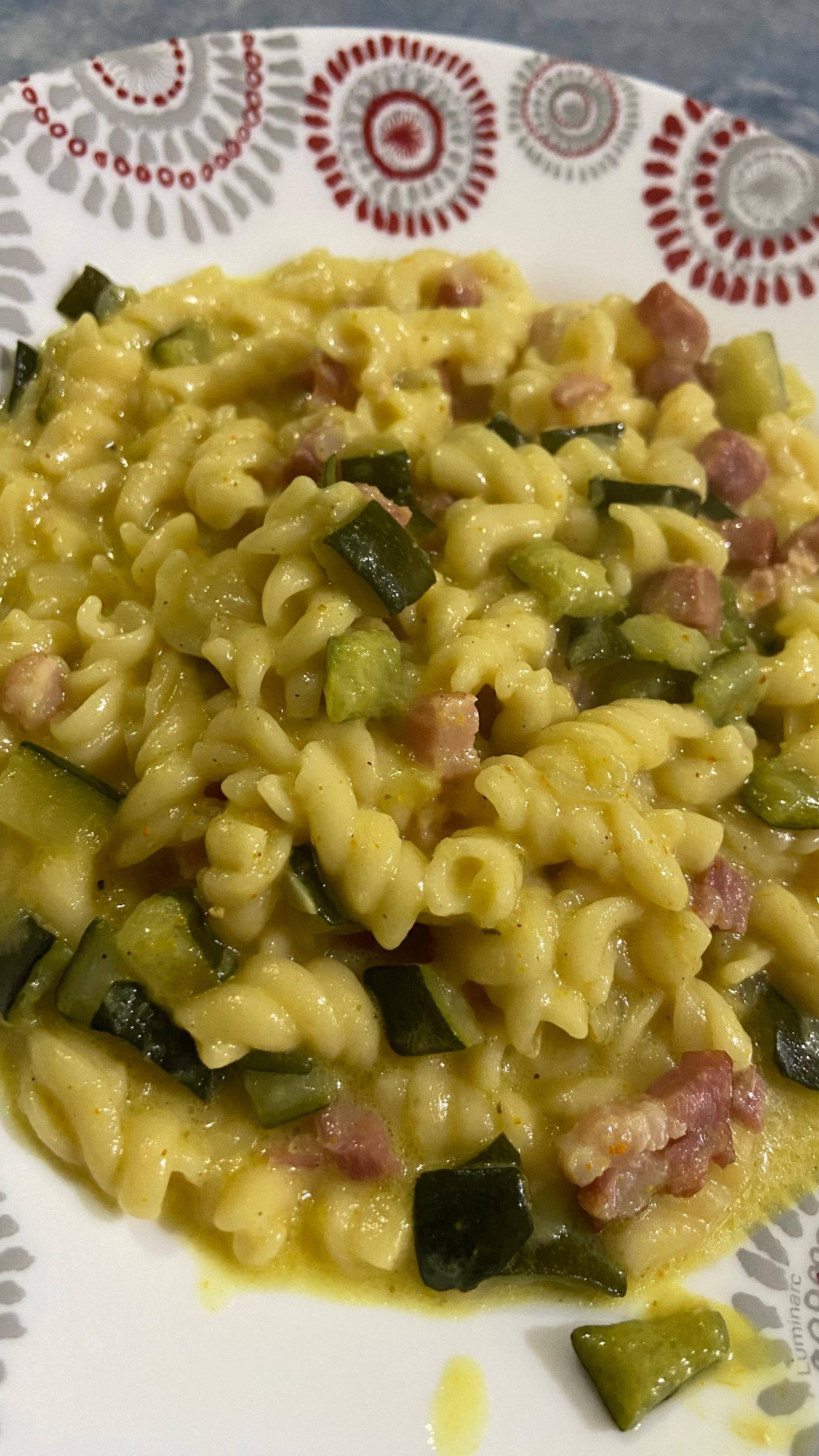 Pâtes aux courgettes, lardons et curry - Recette Cookeo | Moulinex