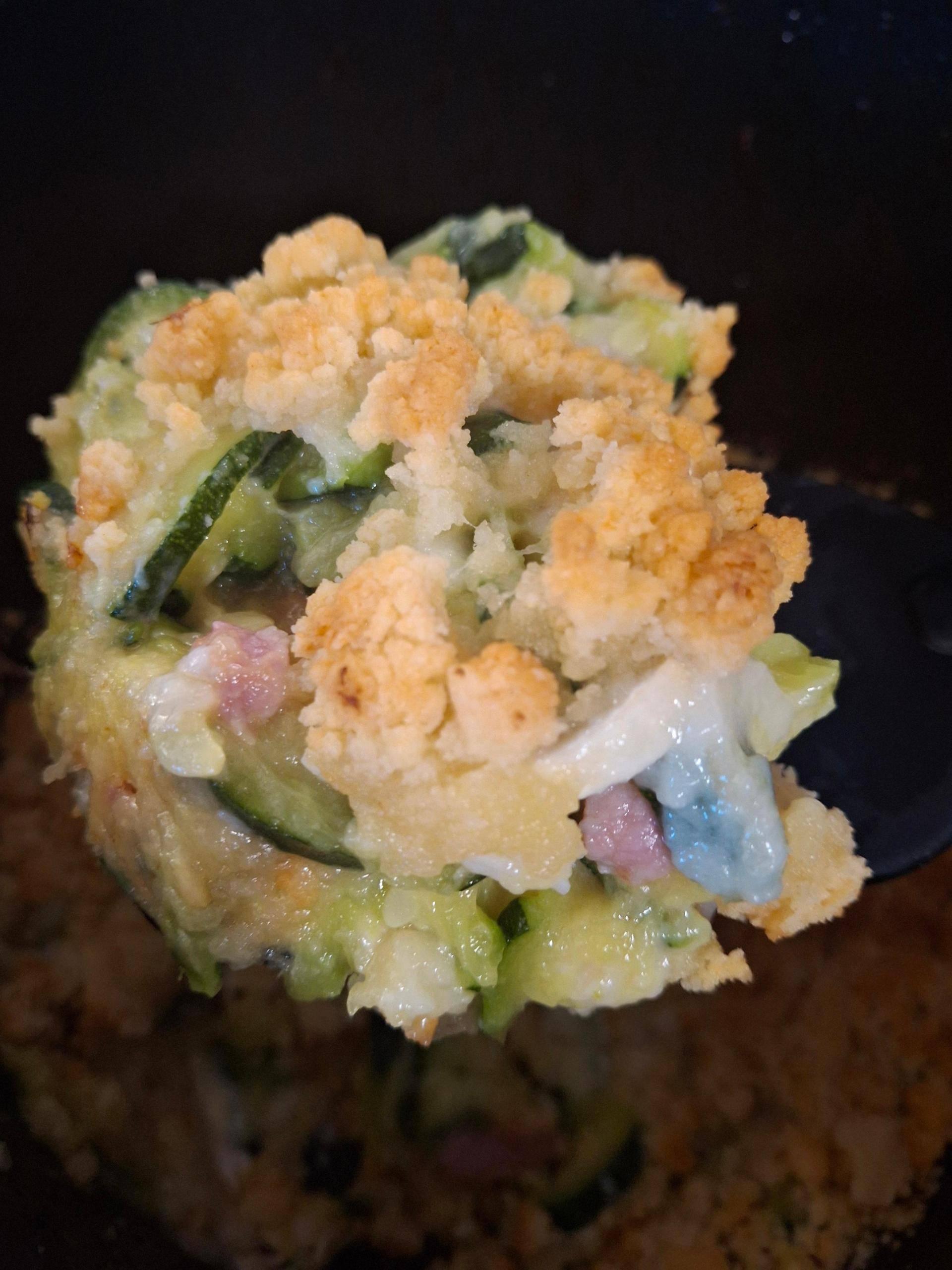 Crumble salé aux courgettes, lardons et chèvre - Recette Cookeo | Moulinex
