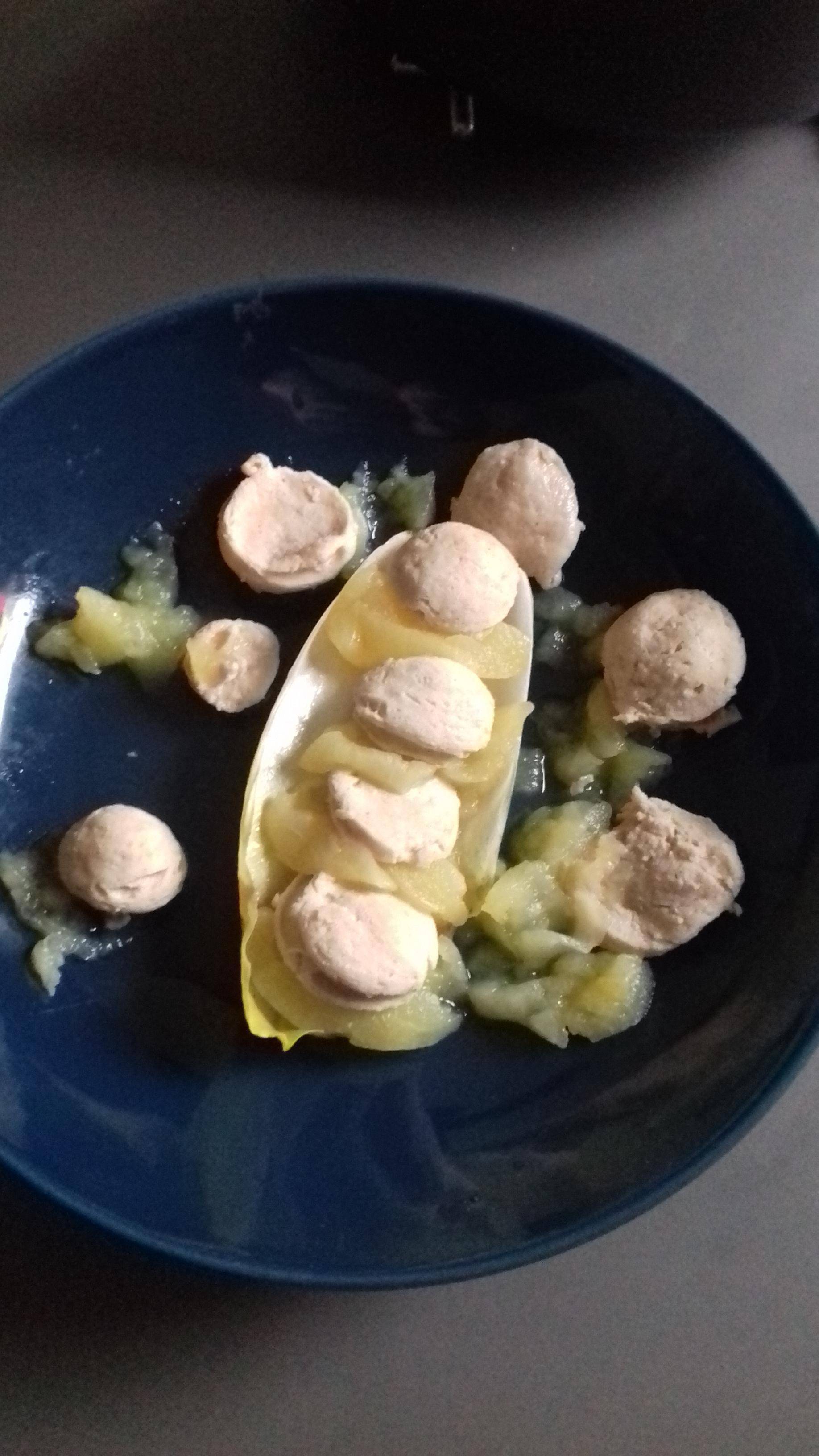Boudins blanc aux pommes sur feuille d'endive - Recette Cookeo | Moulinex