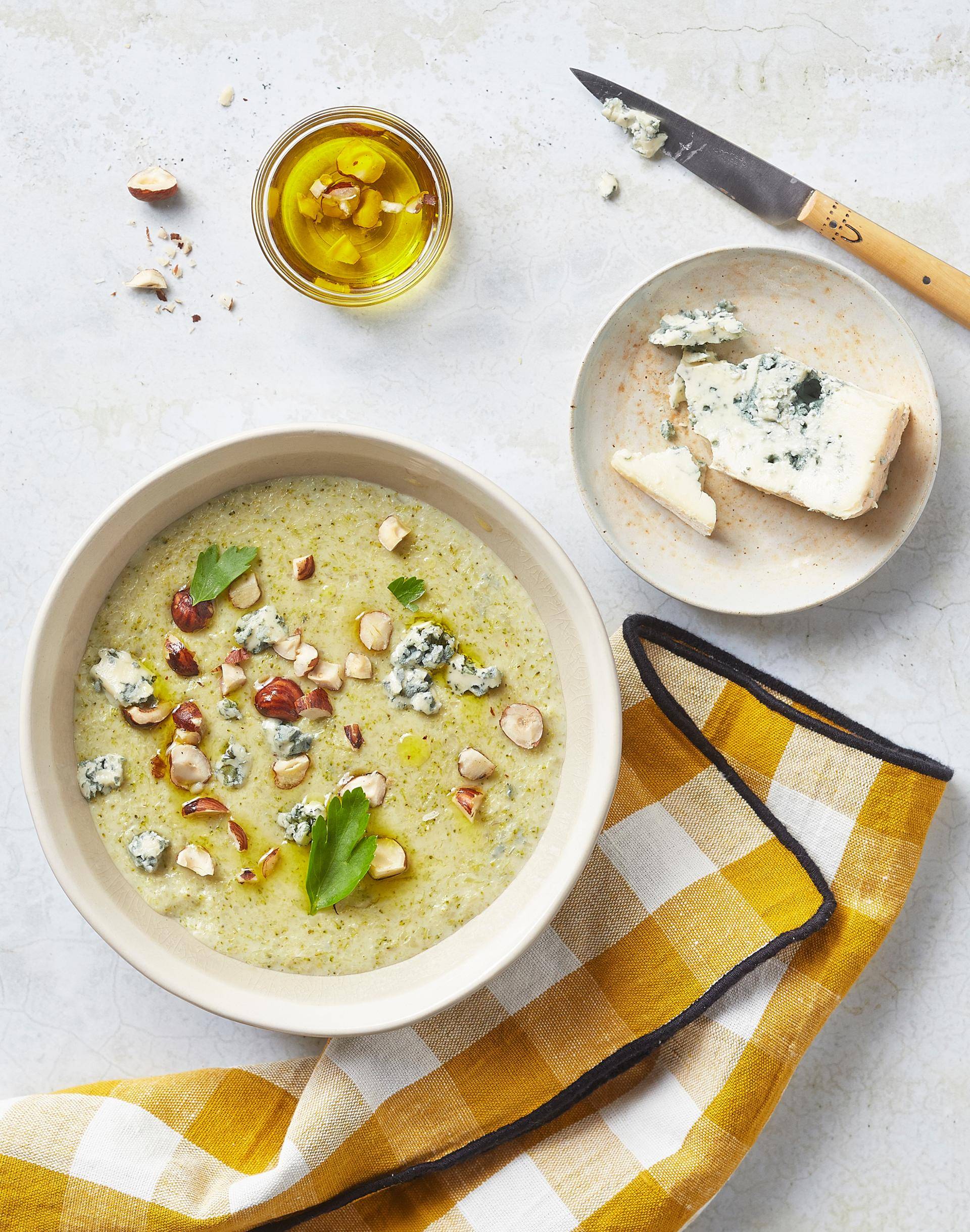 Velouté de brocoli au bleu et noisettes - Recette Cuiseur vapeur | Moulinex