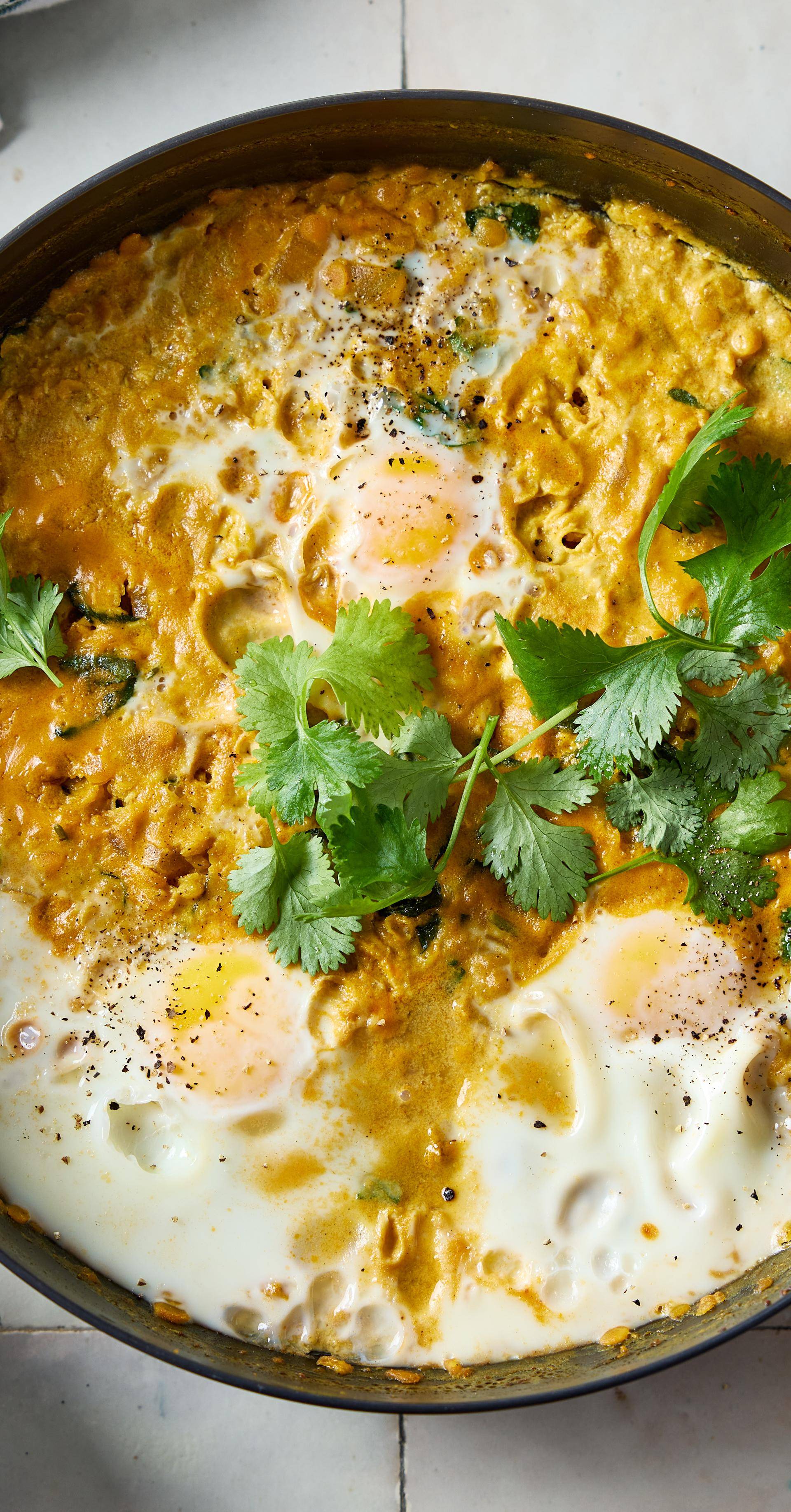 Koraal linzen dhal met gepocheerde eieren - Recette Cookeo V3 | Moulinex