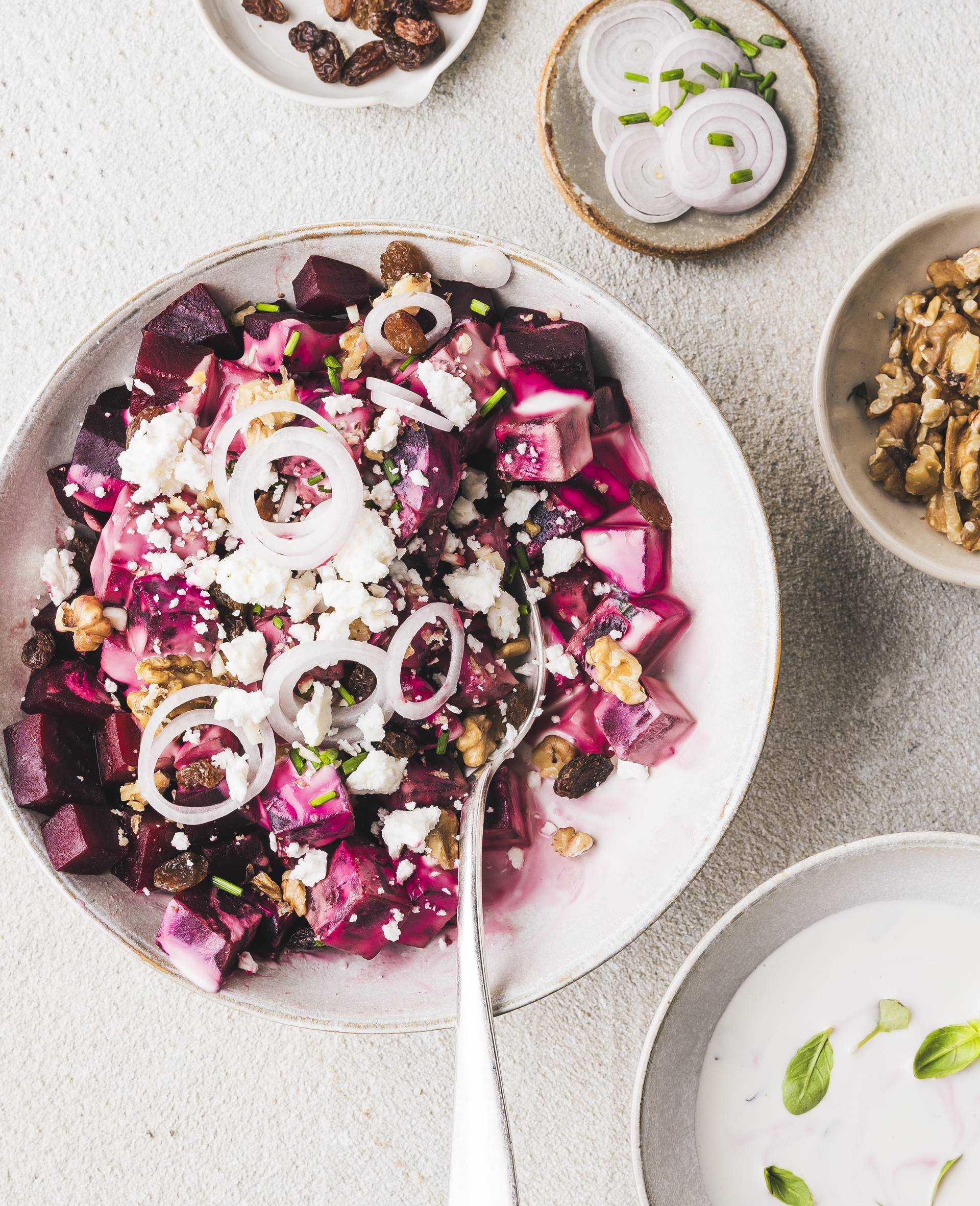 Salade van gestoomde biet, feta, noten en rozijnen - Recette Cookeo 9in1 | Moulinex