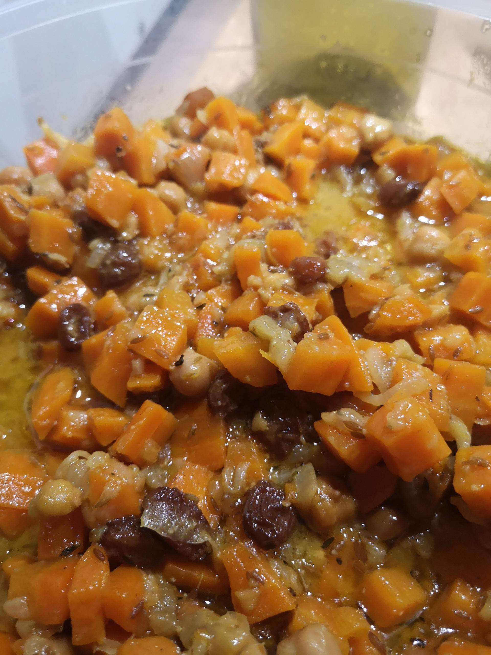Carottes, pois chiches & raisins - Recette Cookeo | Moulinex