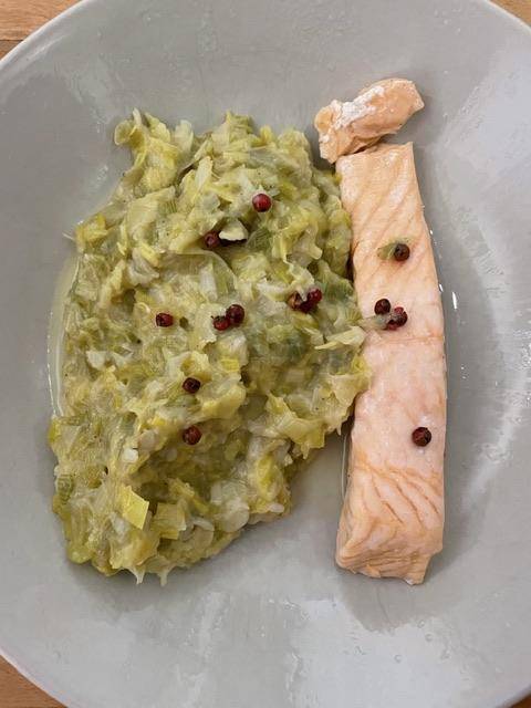 Pavés de saumon et fondue de poireaux - Recette Cookeo | Moulinex