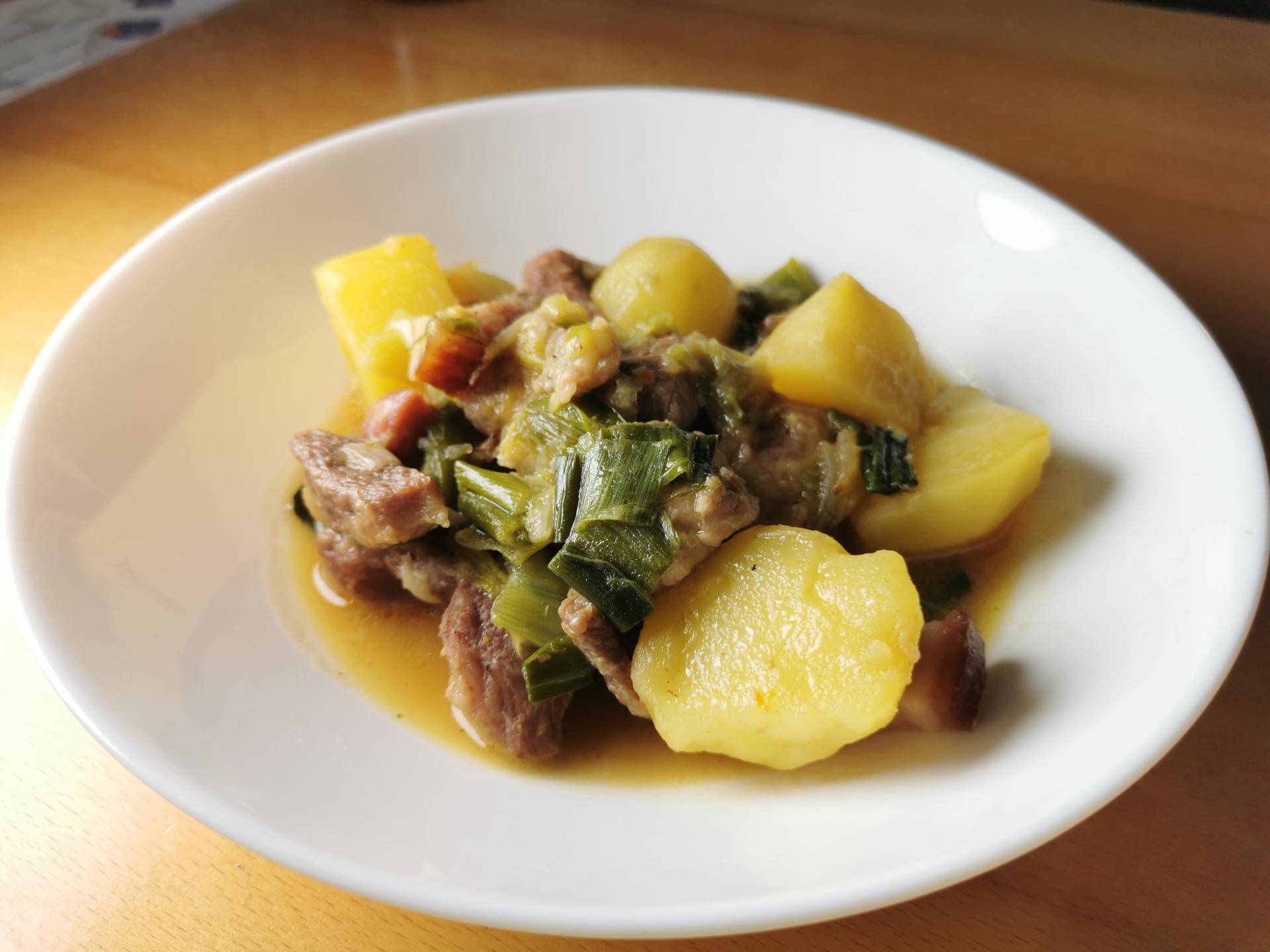 Émincés de porc aux poireaux et pommes de terre - Recette Cookeo | Moulinex