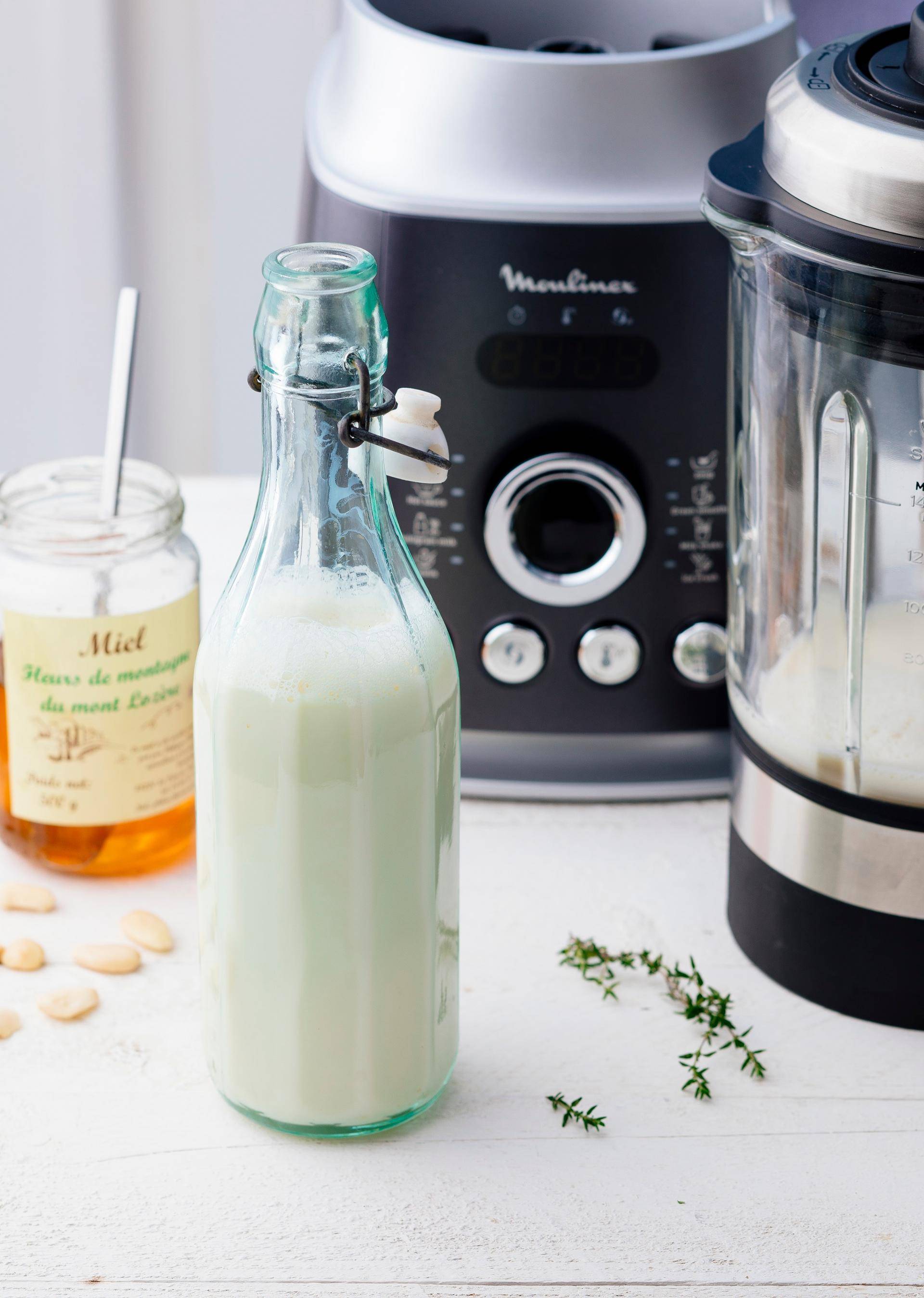 Lait d'amande, thym & miel - Recette Ultrablend Cook | Moulinex