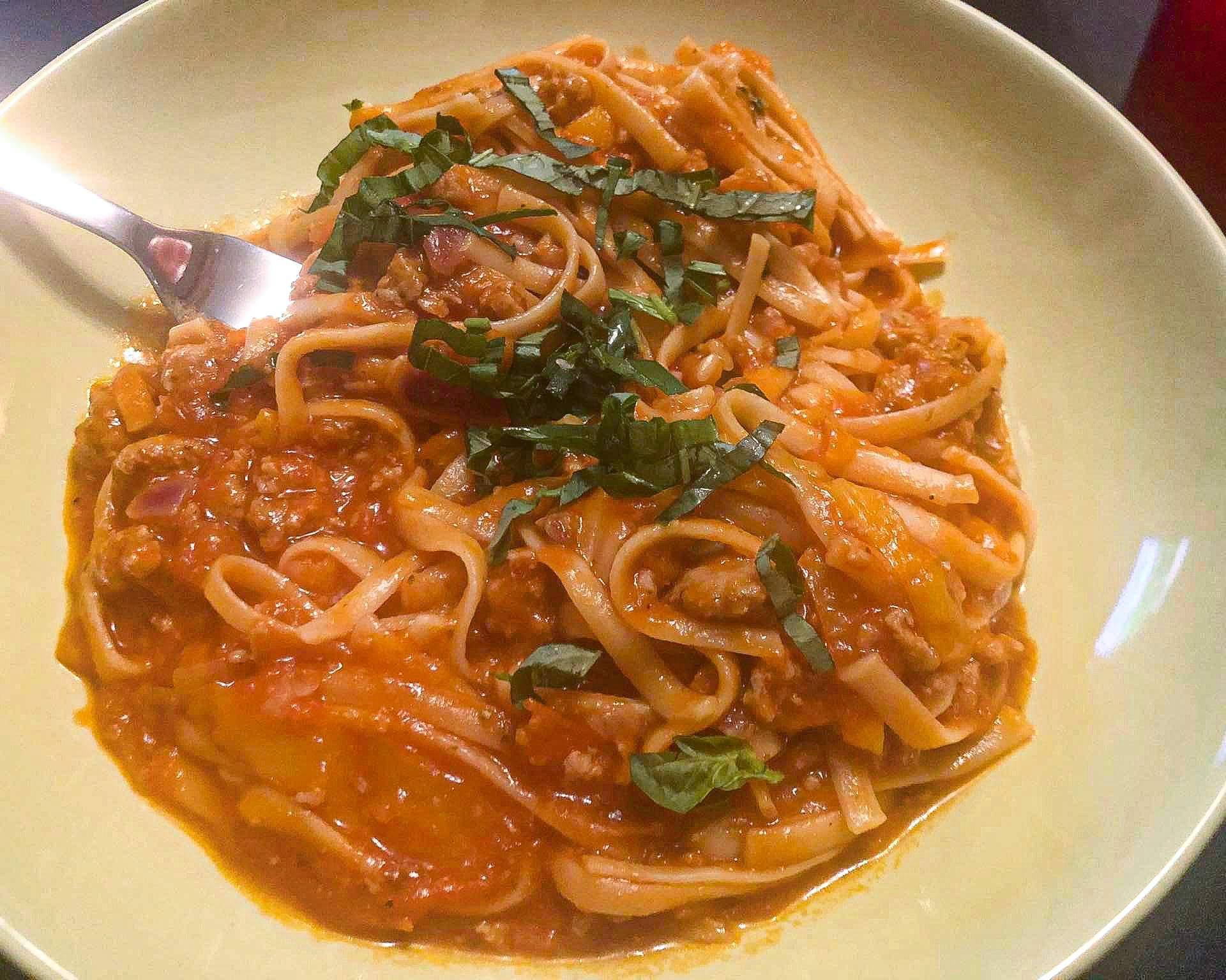 Linguine sauce tomate piquante, poivron et haché de porc - Recette Cookeo V3 | Moulinex