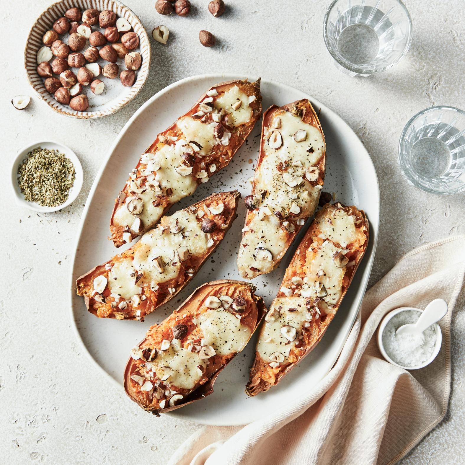 Patate douce farcie à la mozzarella et aux noisettes - Recette Fours | Moulinex