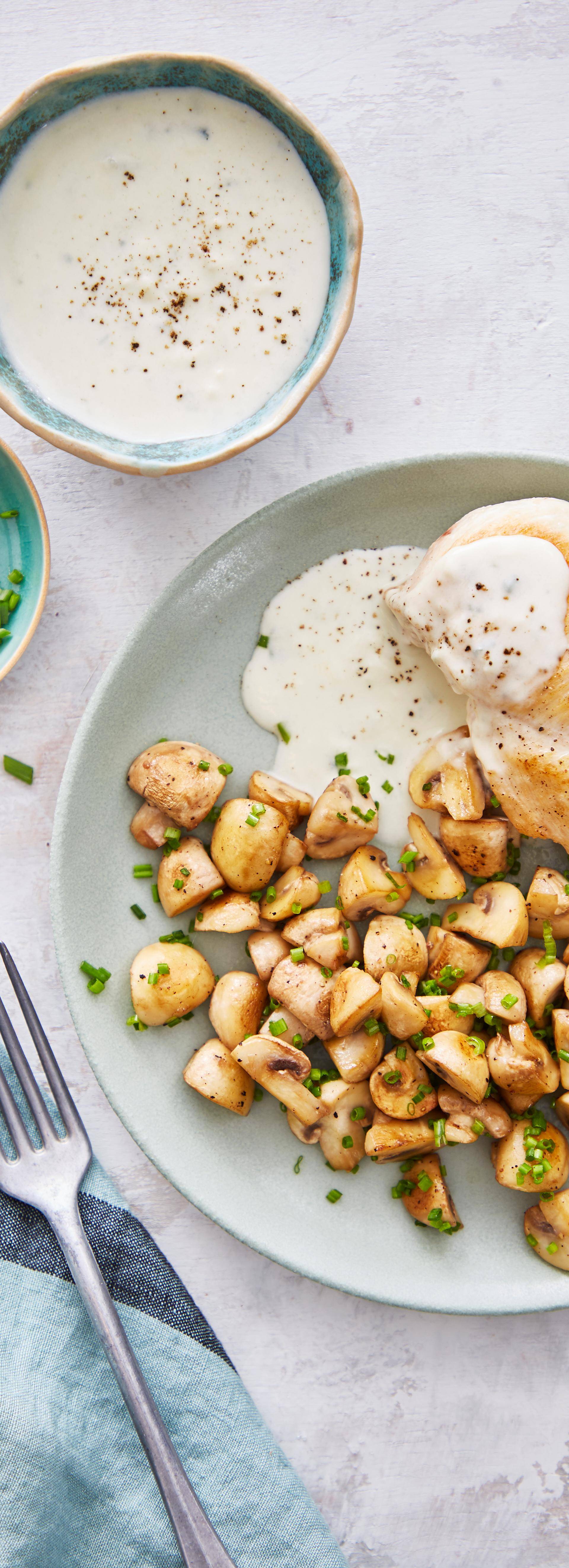 Kipfilets met champignons en saus van blauwe kaas - Recette EASY FRY & GRILL 2 in 1 DIGITAL | Moulinex