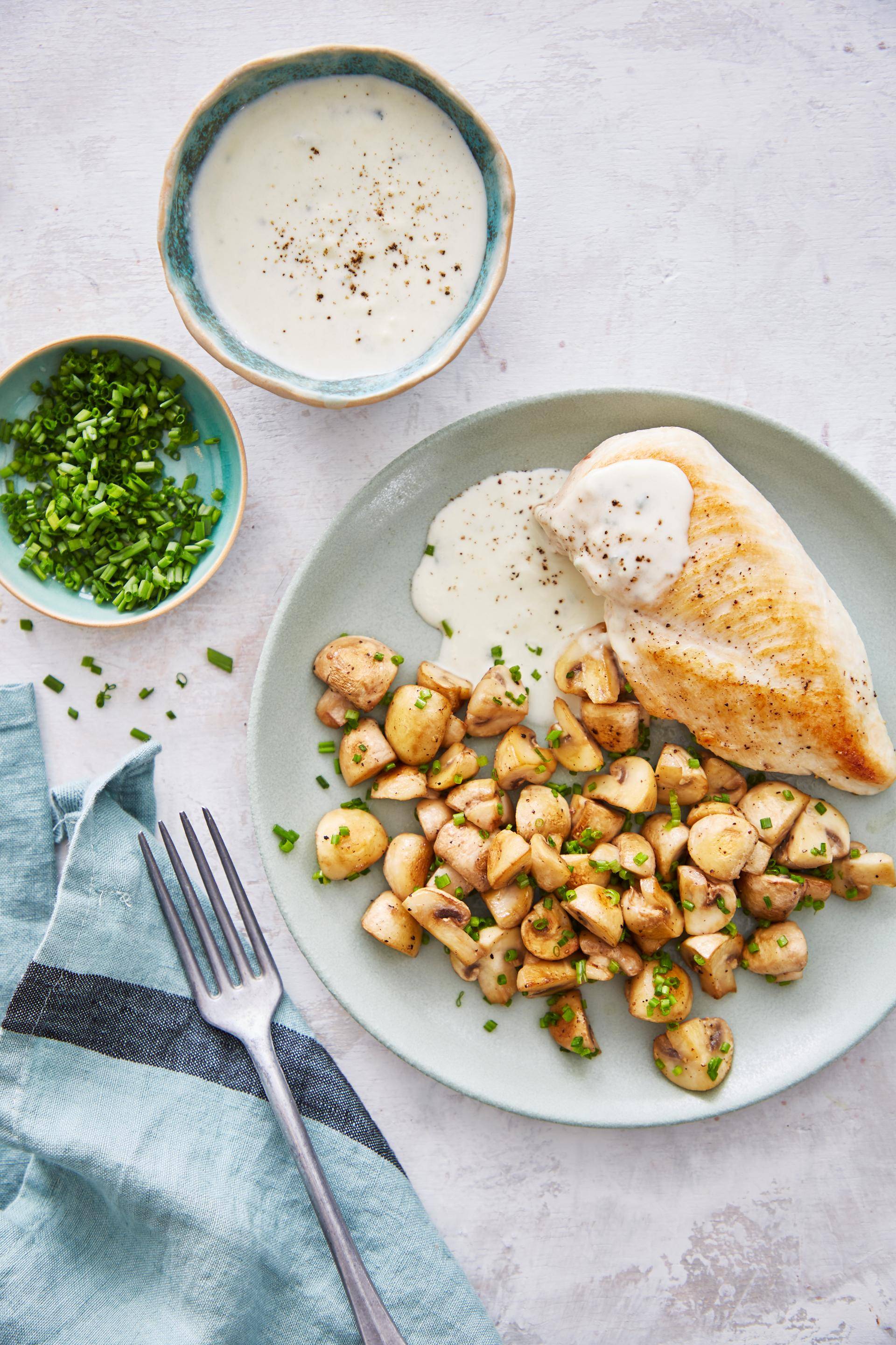 Kipfilets met champignons en saus van blauwe kaas - Recette EASY FRY & GRILL 2 in 1 DIGITAL | Moulinex