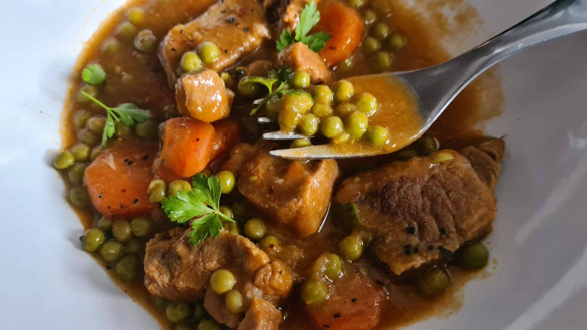 Sauté d'échine de porc aux carottes et petits pois - Recette Companion Connect XL | Moulinex