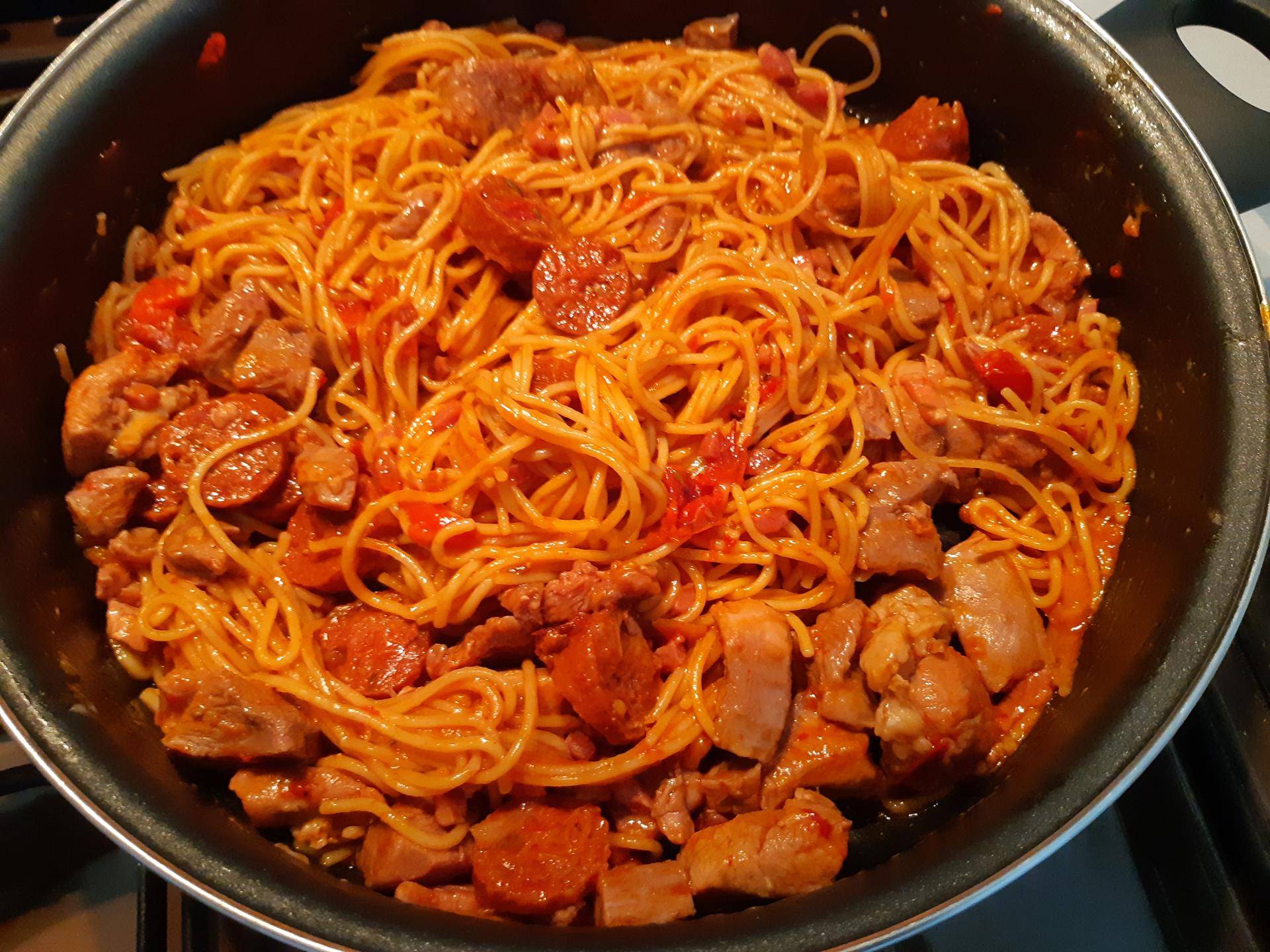 Marmite espagnole au spaghettis - Recette Cookeo | Moulinex