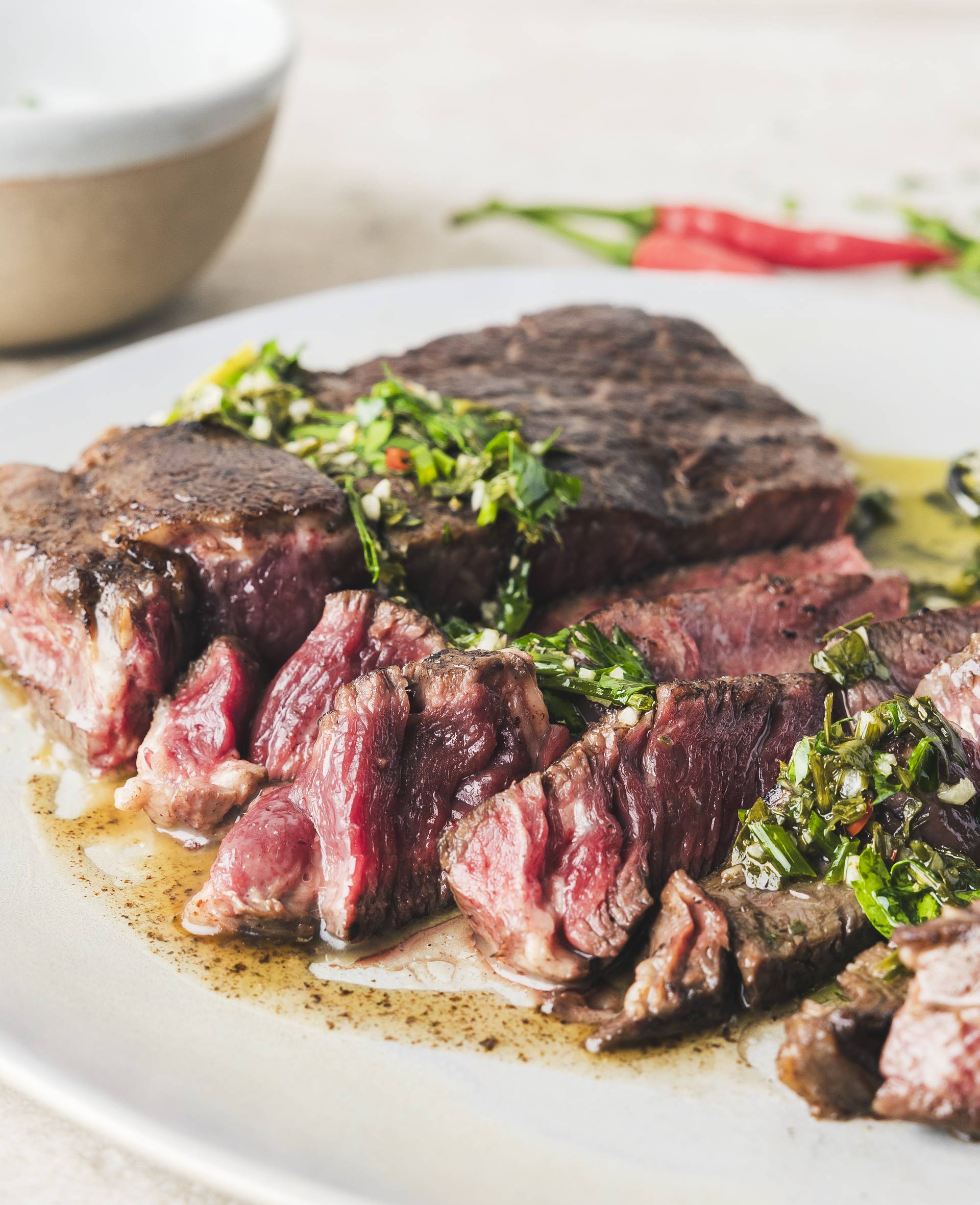 Vacuüm gegaarde entrecôte met chimichurrisaus - Recette Cookeo 9in1 | Moulinex