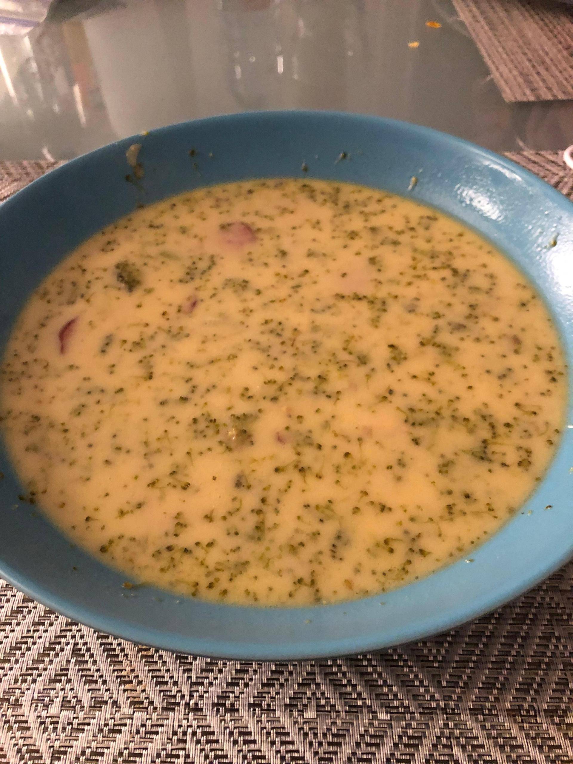 Soupe keto brocolis saucisse cheddar - Recette Cookeo V3 | Moulinex