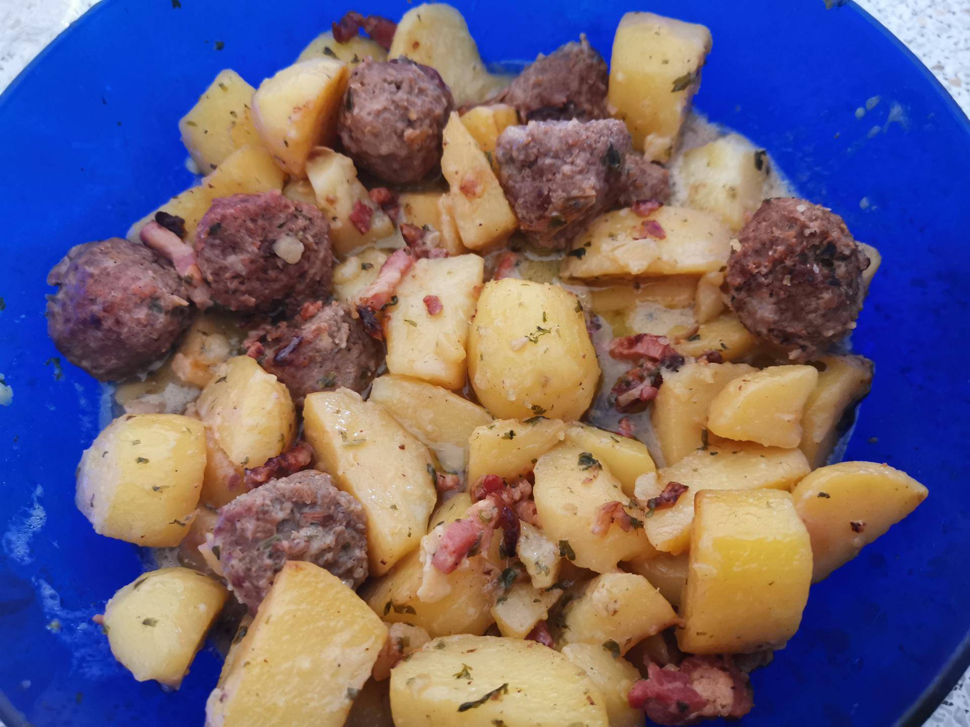 Pommes de terre, lardons, boulettes de boeuf - Recette Cookeo | Moulinex