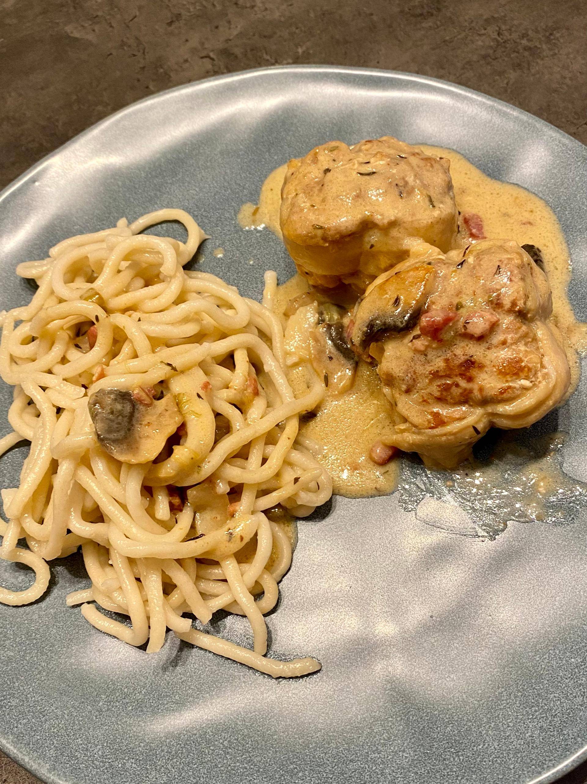 Paupiettes de porc à la crème, champignons et lardons - Recette Cookeo | Moulinex
