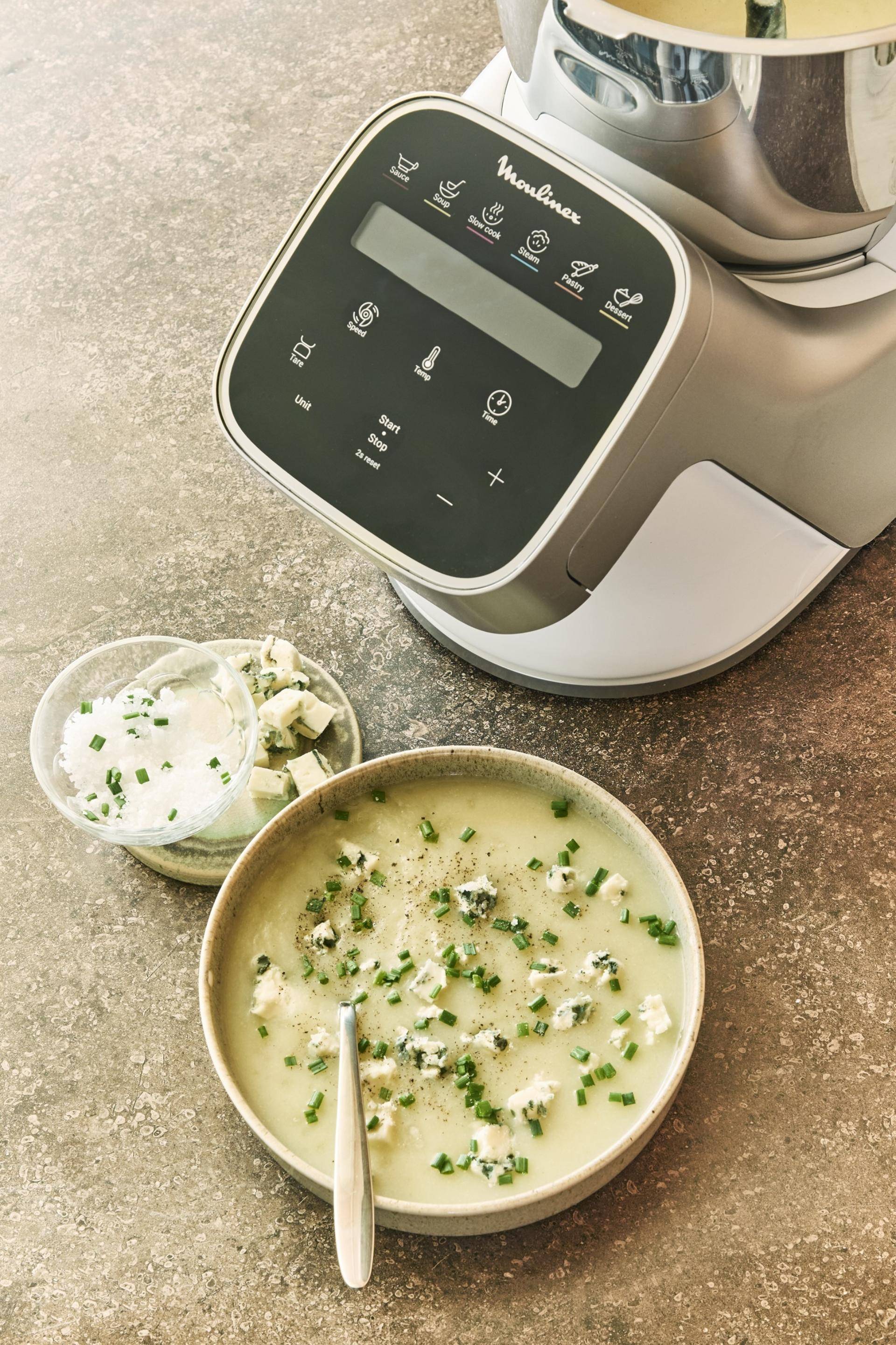 Velouté de topinambour, éclats de roquefort - Recette Companion Connect | Moulinex